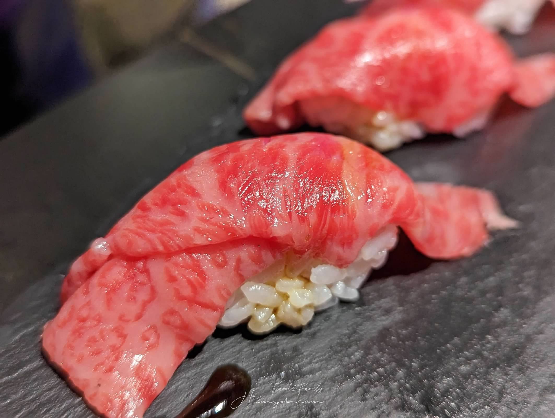 上走走日式無菜單燒肉專門店-千元超值和牛料理- 置身在水族館內的燒肉店- 新竹人氣餐廳 -金箔冰淇淋-生牛肉海膽手卷-和牛握壽司-新竹生日聚餐推薦-新竹大餐推薦-新竹氣氛餐廳-新竹人氣燒肉-新竹燒肉-新竹無菜單-新竹日料-新竹海鮮推薦-新竹吃和牛 新竹Ａ5和牛-和牛吃到飽-新竹和牛店-和牛無菜單-新竹必吃燒肉 