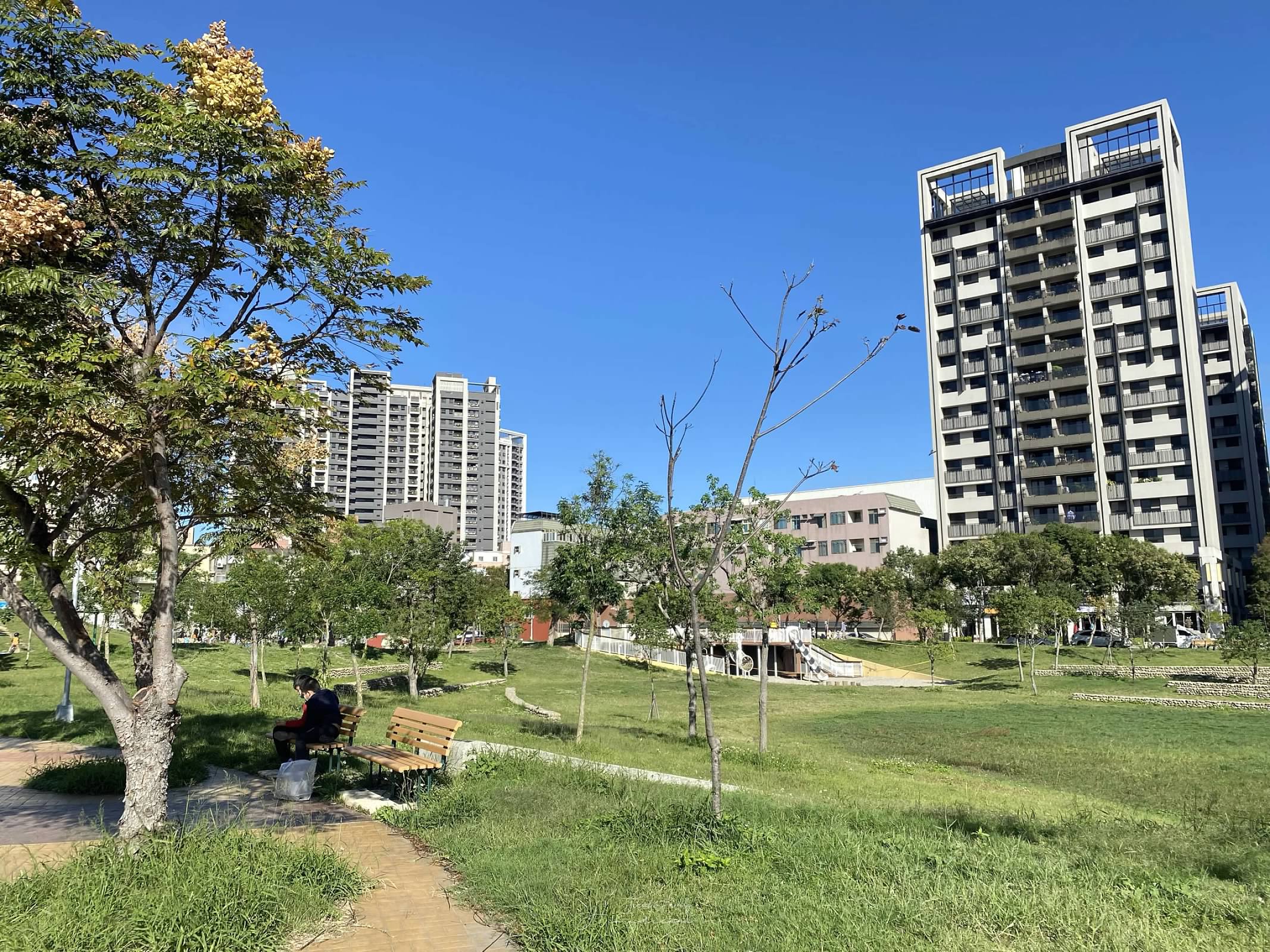 AI智慧園區公園 -滑步車練習場- 共融式公園- 超大溜滑梯 -沙坑-攀岩-好停車-適合野餐溜孩子- 兒童腳踏車滑步車推薦公園-新竹公園-新竹滑步車公園-台灣滑步車公園- 北台灣滑步車公園-北台灣滑步車練習場- 越野腳踏車練習-滑步車練習場 