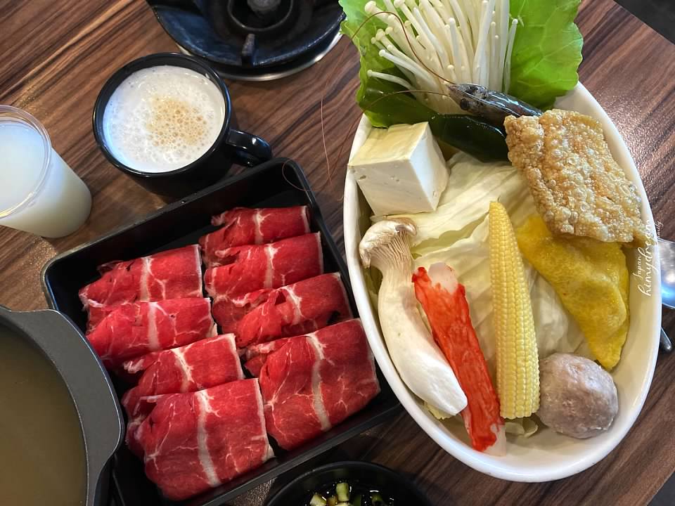 “潮鮮-桃園特色鍋物-平價小火鍋-現切牛肉-必吃平價鍋物-推薦必吃鍋物v內壢小火鍋-桃園火鍋推薦-桃園小火鍋-內壢好吃火鍋-內壢美食-內壢火車站火鍋-內壢忠孝路火鍋-內壢火鍋推薦-內壢必吃-桃園必吃小火鍋-桃園火車站美食