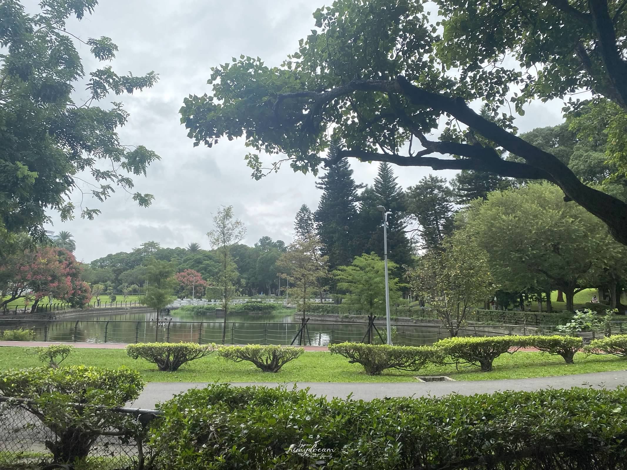 萬華親子館-台北雨天室內免費景點 -跳跳床免費-專屬幼兒0-2 -嬰兒爬行遊玩區-青年公園-魚池-溜滑梯 -近南機場夜市-台北親子景點推薦-台北雨天免費景點-台北小汽車免費-台北市內免費景點-嬰兒適合帶去哪玩-嬰兒免費景點-幼兒免費放電場所-跳跳床免費課程-免費跳床-訓練平衡感遊戲區-免費訓練平衡感玩具
