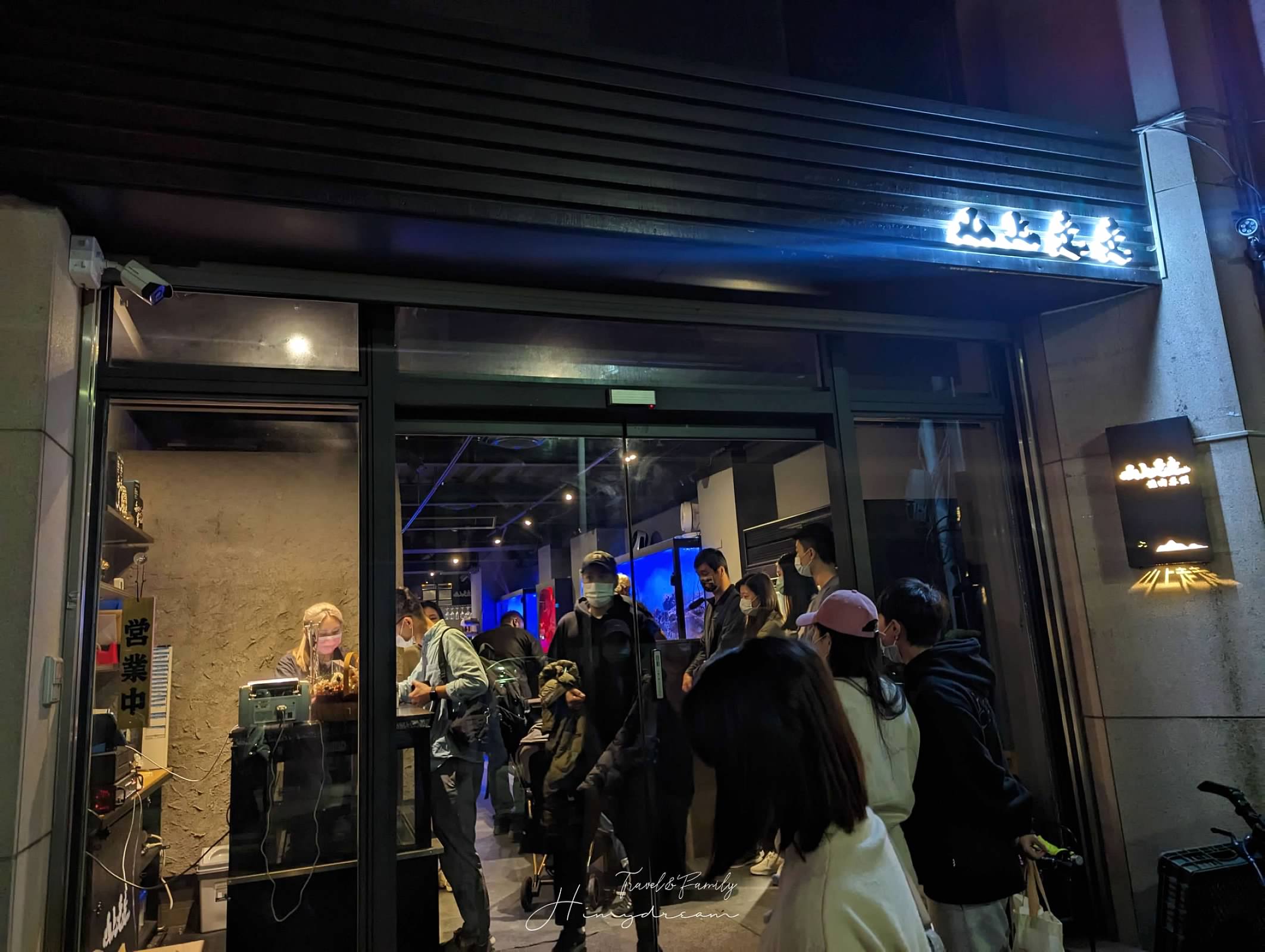 上走走日式無菜單燒肉專門店-千元超值和牛料理- 置身在水族館內的燒肉店- 新竹人氣餐廳 -金箔冰淇淋-生牛肉海膽手卷-和牛握壽司-新竹生日聚餐推薦-新竹大餐推薦-新竹氣氛餐廳-新竹人氣燒肉-新竹燒肉-新竹無菜單-新竹日料-新竹海鮮推薦-新竹吃和牛 新竹Ａ5和牛-和牛吃到飽-新竹和牛店-和牛無菜單-新竹必吃燒肉 