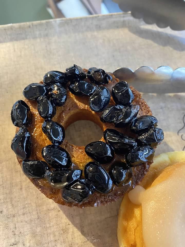 koé donuts- 河源町下午茶- 京都必吃甜點-donuts- 時尚設計感下午茶店-抹茶拿鐵-糖霜甜甜圈-京都咖啡店推薦-京都咖啡-京都抹茶店-京都甜點