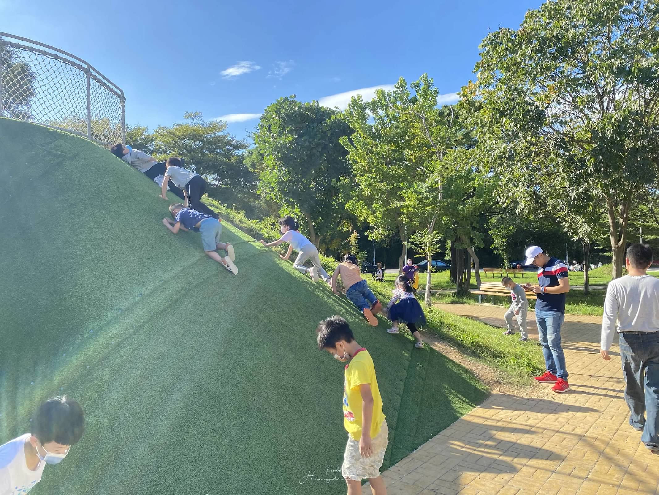 AI智慧園區公園 -滑步車練習場- 共融式公園- 超大溜滑梯 -沙坑-攀岩-好停車-適合野餐溜孩子- 兒童腳踏車滑步車推薦公園-新竹公園-新竹滑步車公園-台灣滑步車公園- 北台灣滑步車公園-北台灣滑步車練習場- 越野腳踏車練習-滑步車練習場 