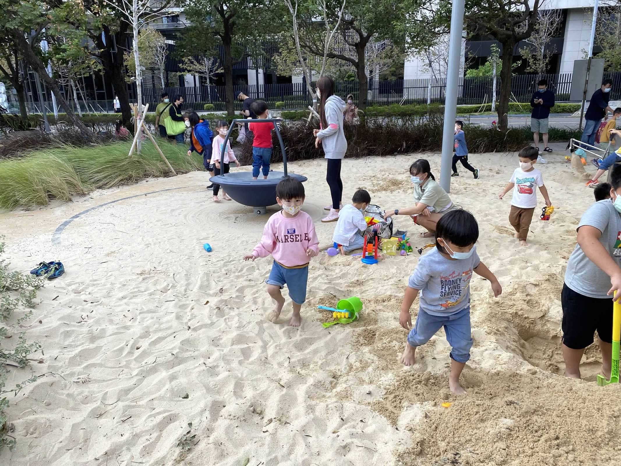 AI智慧園區公園 -滑步車練習場- 共融式公園- 新竹公園超大溜滑梯 -新竹公園沙坑-新竹公園攀岩-好停車-適合野餐溜孩子- 兒童腳踏車滑步車推薦公園-新竹公園-新竹滑步車公園-台灣滑步車公園- 北台灣滑步車公園-北台灣滑步車練習場- 越野腳踏車練習-滑步車練習場-空曠大草原丟球-新竹空曠大草原丟球-森林蝴蝶攀爬網-腳踏車坡度跑道-新竹腳踏車坡度跑道台灣腳踏車坡度跑道-北台灣腳踏車坡度跑道-新竹免費景點推薦 