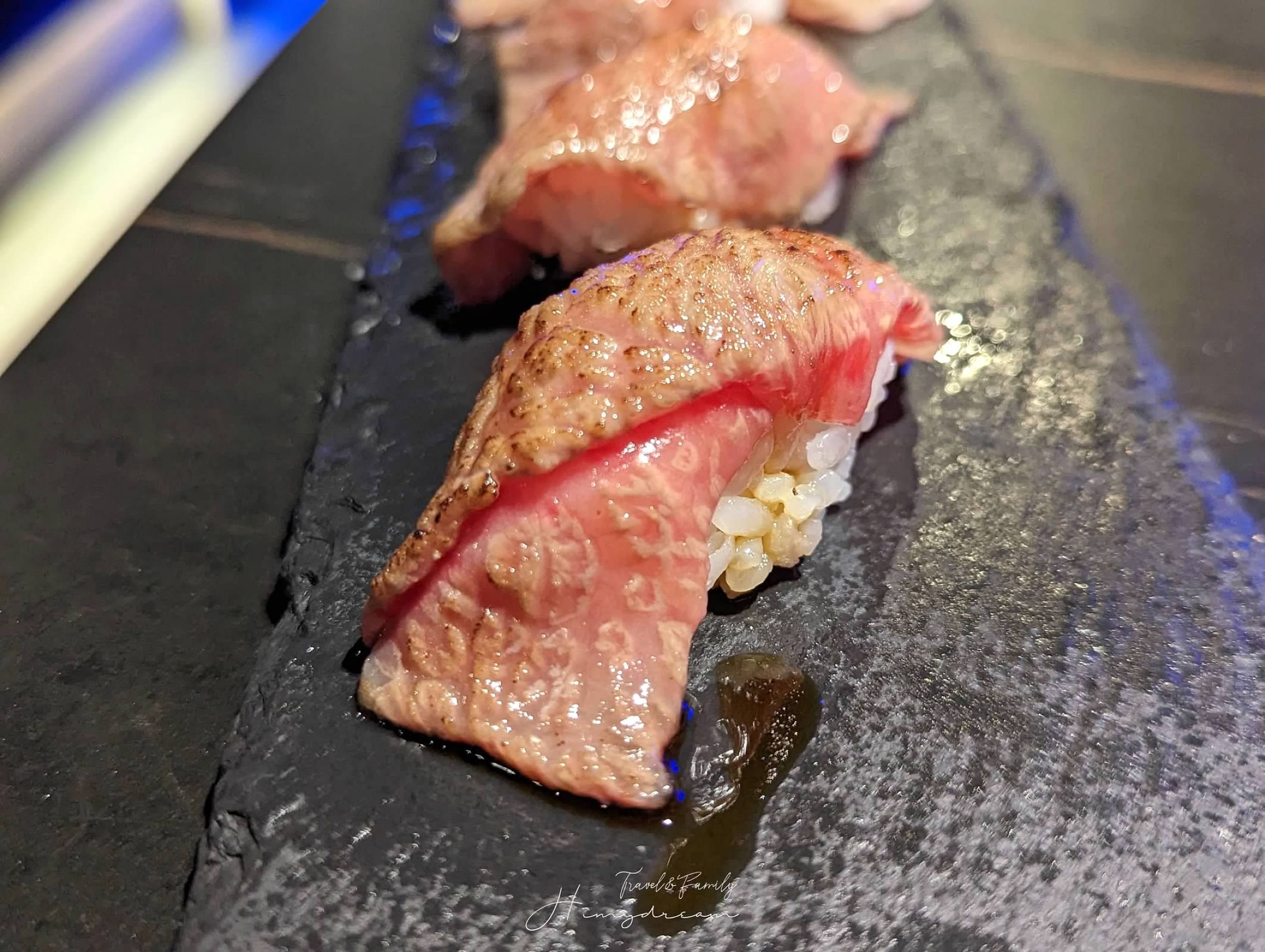 上走走日式無菜單燒肉專門店-千元超值和牛料理- 置身在水族館內的燒肉店- 新竹人氣餐廳 -金箔冰淇淋-生牛肉海膽手卷-和牛握壽司-新竹生日聚餐推薦-新竹大餐推薦-新竹氣氛餐廳-新竹人氣燒肉-新竹燒肉-新竹無菜單-新竹日料-新竹海鮮推薦-新竹吃和牛 新竹Ａ5和牛-和牛吃到飽-新竹和牛店-和牛無菜單-新竹必吃燒肉 