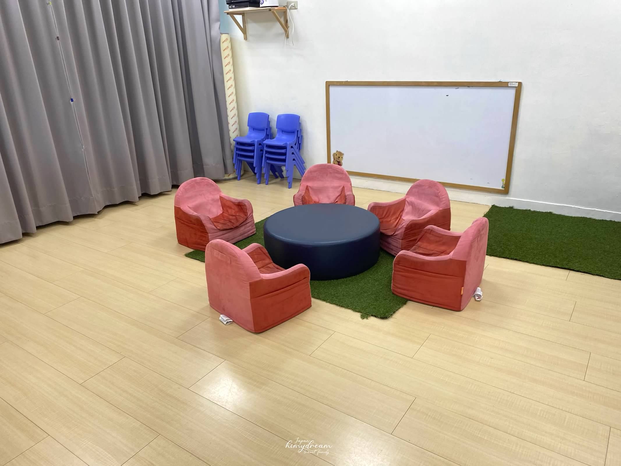 萬華親子館-台北雨天室內免費景點 -跳跳床免費-專屬幼兒0-2 -嬰兒爬行遊玩區-青年公園-魚池-溜滑梯 -近南機場夜市-台北親子景點推薦-台北雨天免費景點-台北小汽車免費-台北市內免費景點-嬰兒適合帶去哪玩-嬰兒免費景點-幼兒免費放電場所-跳跳床免費課程-免費跳床-訓練平衡感遊戲區-免費訓練平衡感玩具