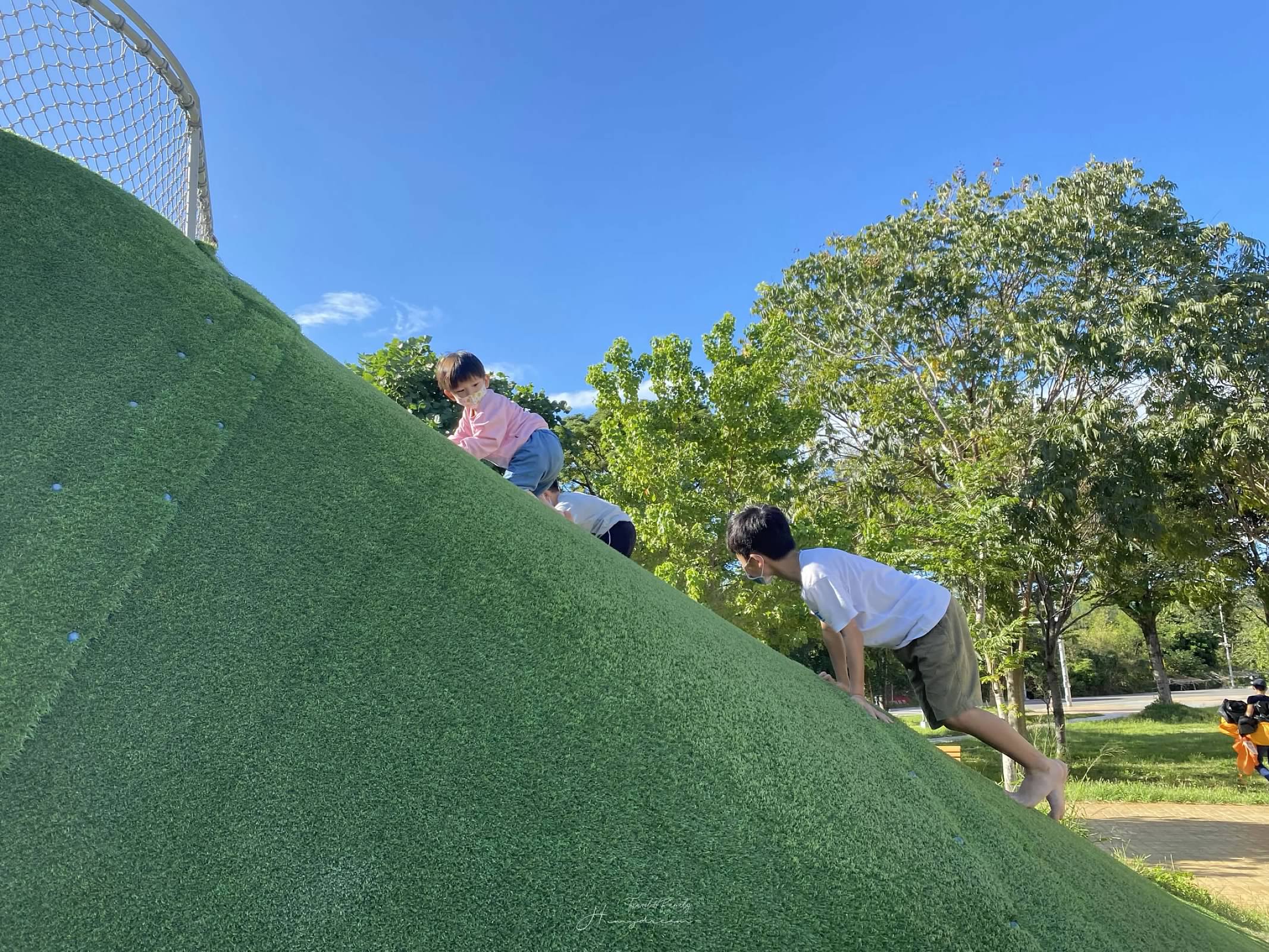 AI智慧園區公園 -滑步車練習場- 共融式公園- 超大溜滑梯 -沙坑-攀岩-好停車-適合野餐溜孩子- 兒童腳踏車滑步車推薦公園-新竹公園-新竹滑步車公園-台灣滑步車公園- 北台灣滑步車公園-北台灣滑步車練習場- 越野腳踏車練習-滑步車練習場 