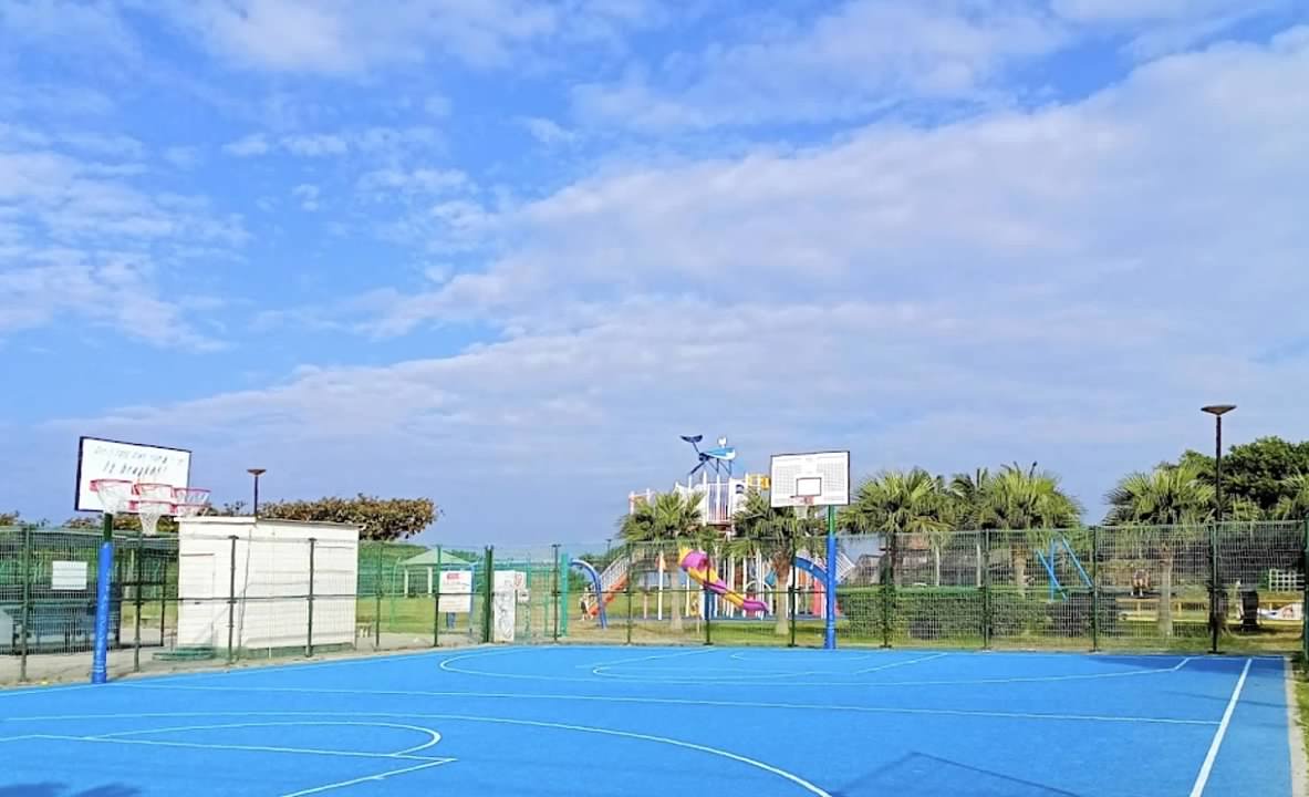 沖繩免費親子溜滑梯 