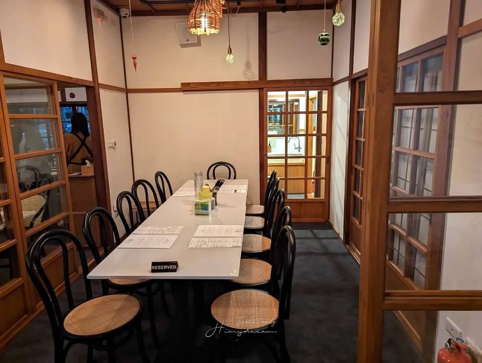 氣氛餐酒館-蔬食餐廳-新築窟-日式建築-美食純素餐廳-新竹火車站素食-氣氛餐酒館-新竹喝酒推薦-新竹餐酒館-新竹浪漫餐廳-新竹日式建築餐廳-新竹火車站餐廳推薦-新竹火車站約會推薦餐廳-約會推薦餐廳-餐酒館-新竹火車站喝酒-調酒餐廳-好吃創意蔬食餐廳-創意料理餐酒館-hsinchuku-原新竹南大路警察宿舍-肉桂歐洽塔 