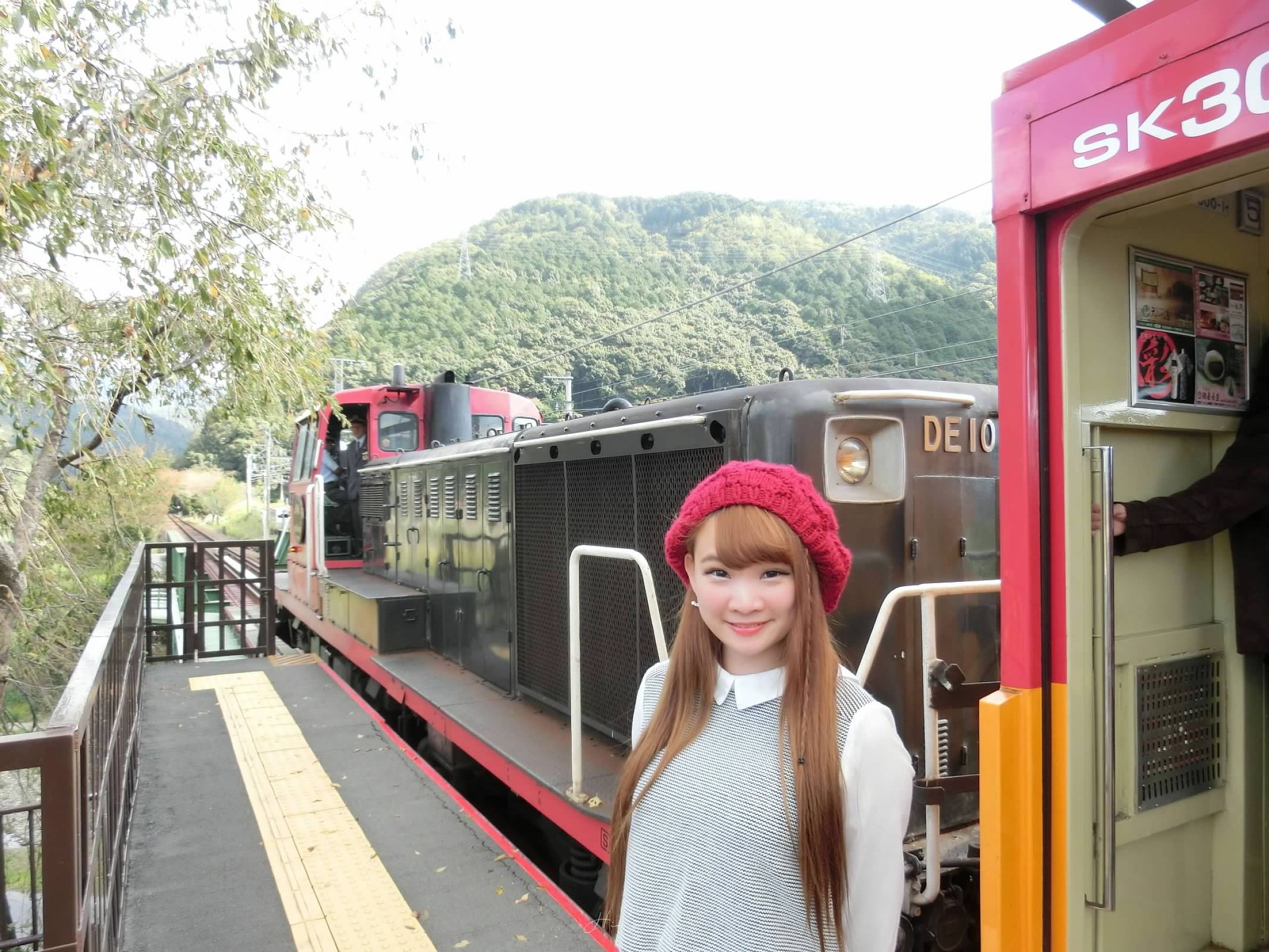 嵯峨野嵐山小火車-如何前往交通教學-保津川遊船-嵯峨野トロッコ列車-親子行程-龜岡站-嵐山保津川遊船漂流-JR嵯峨野線-嵐山小火車嵐山站-山陰本線-嵯峨野トロッコ列車票價-嬰兒免費行程-小孩免費行程