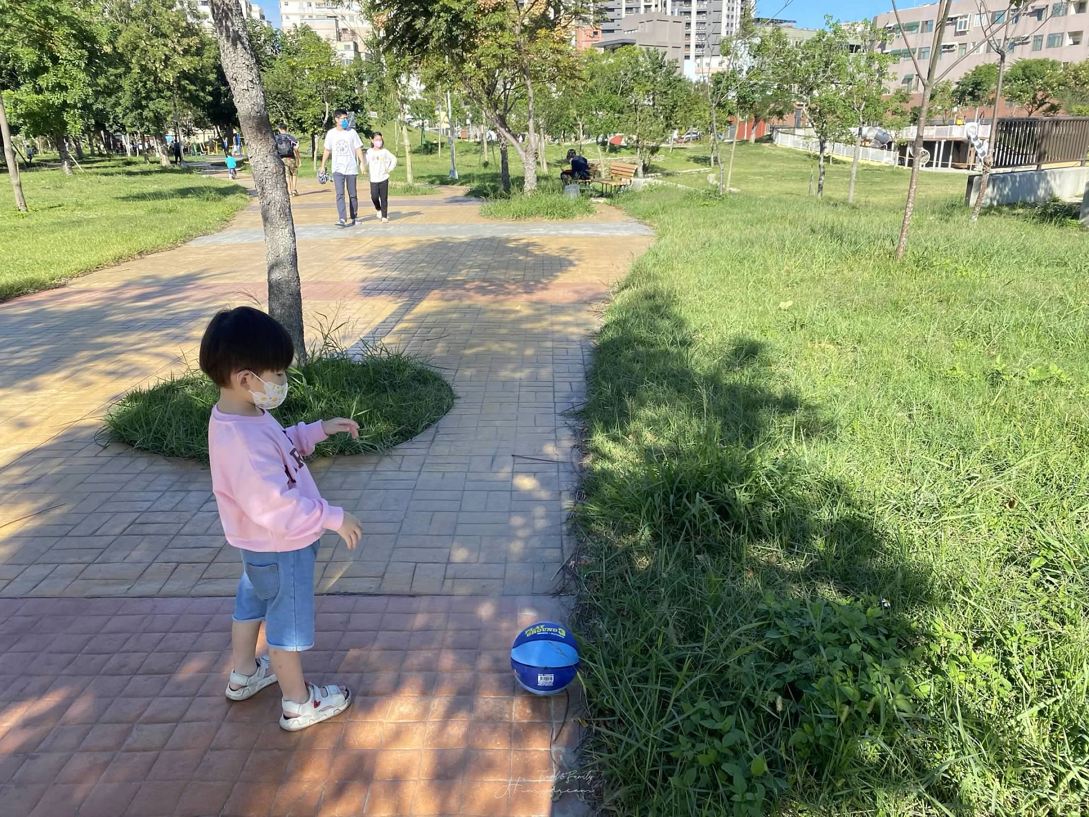 AI智慧園區公園 -滑步車練習場- 共融式公園- 超大溜滑梯 -沙坑-攀岩-好停車-適合野餐溜孩子- 兒童腳踏車滑步車推薦公園-新竹公園-新竹滑步車公園-台灣滑步車公園- 北台灣滑步車公園-北台灣滑步車練習場- 越野腳踏車練習-滑步車練習場 