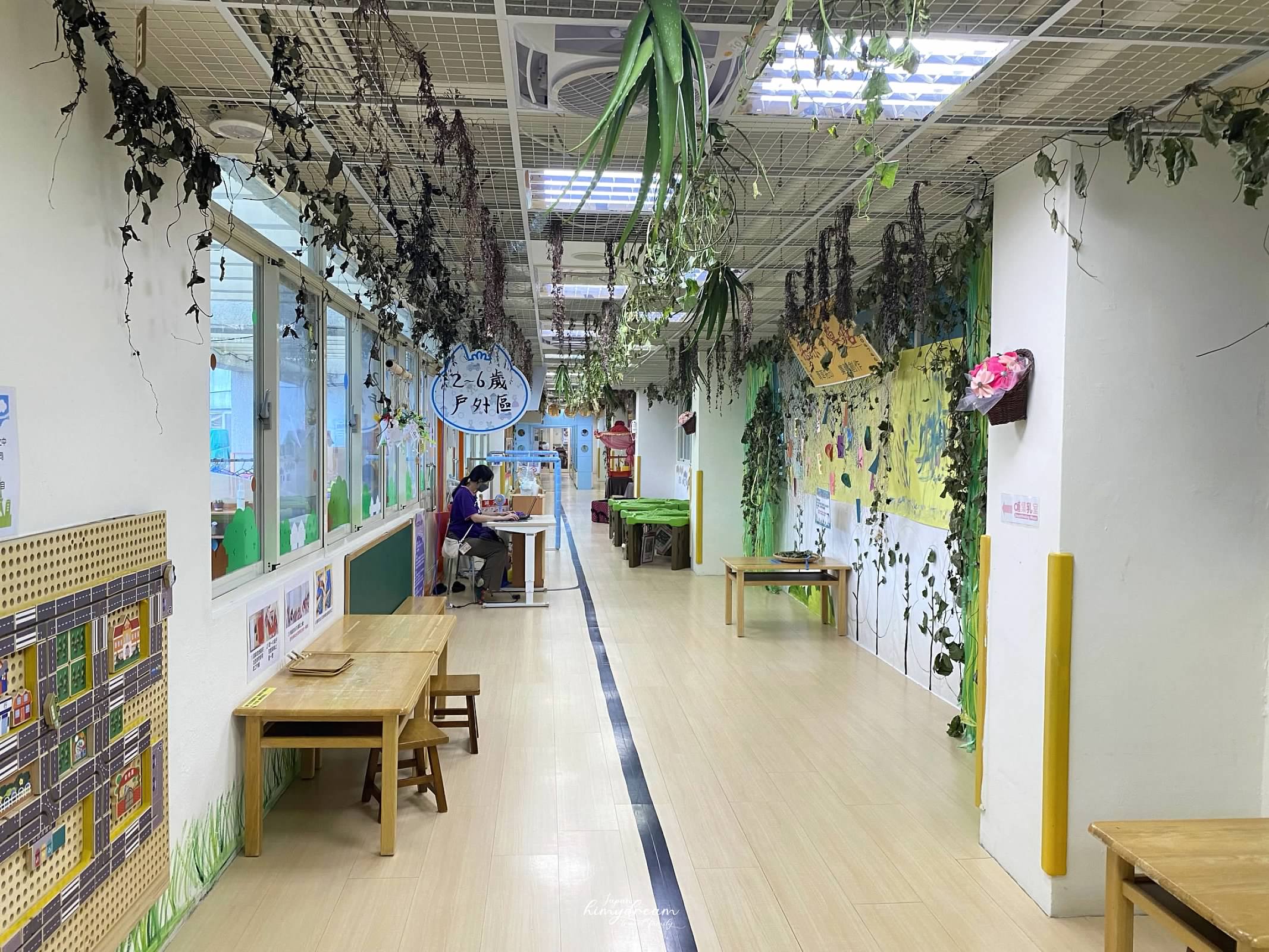 萬華親子館-台北雨天室內免費景點 -跳跳床免費-專屬幼兒0-2 -嬰兒爬行遊玩區-青年公園-魚池-溜滑梯 -近南機場夜市-台北親子景點推薦-台北雨天免費景點-台北小汽車免費-台北市內免費景點-嬰兒適合帶去哪玩-嬰兒免費景點-幼兒免費放電場所-跳跳床免費課程-免費跳床-訓練平衡感遊戲區-免費訓練平衡感玩具