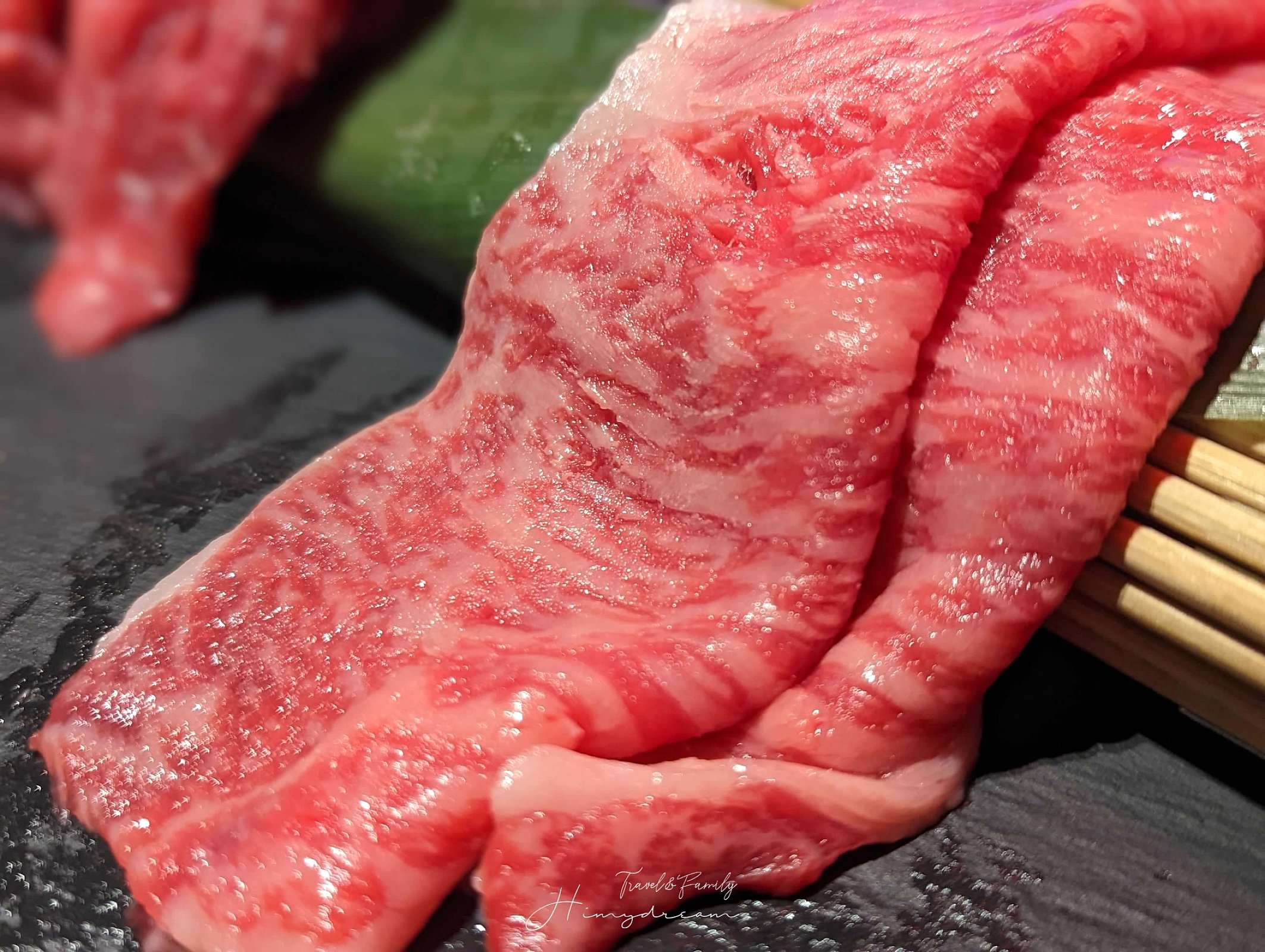上走走日式無菜單燒肉專門店-千元超值和牛料理- 置身在水族館內的燒肉店- 新竹人氣餐廳 -金箔冰淇淋-生牛肉海膽手卷-和牛握壽司-新竹生日聚餐推薦-新竹大餐推薦-新竹氣氛餐廳-新竹人氣燒肉-新竹燒肉-新竹無菜單-新竹日料-新竹海鮮推薦-新竹吃和牛 新竹Ａ5和牛-和牛吃到飽-新竹和牛店-和牛無菜單-新竹必吃燒肉 