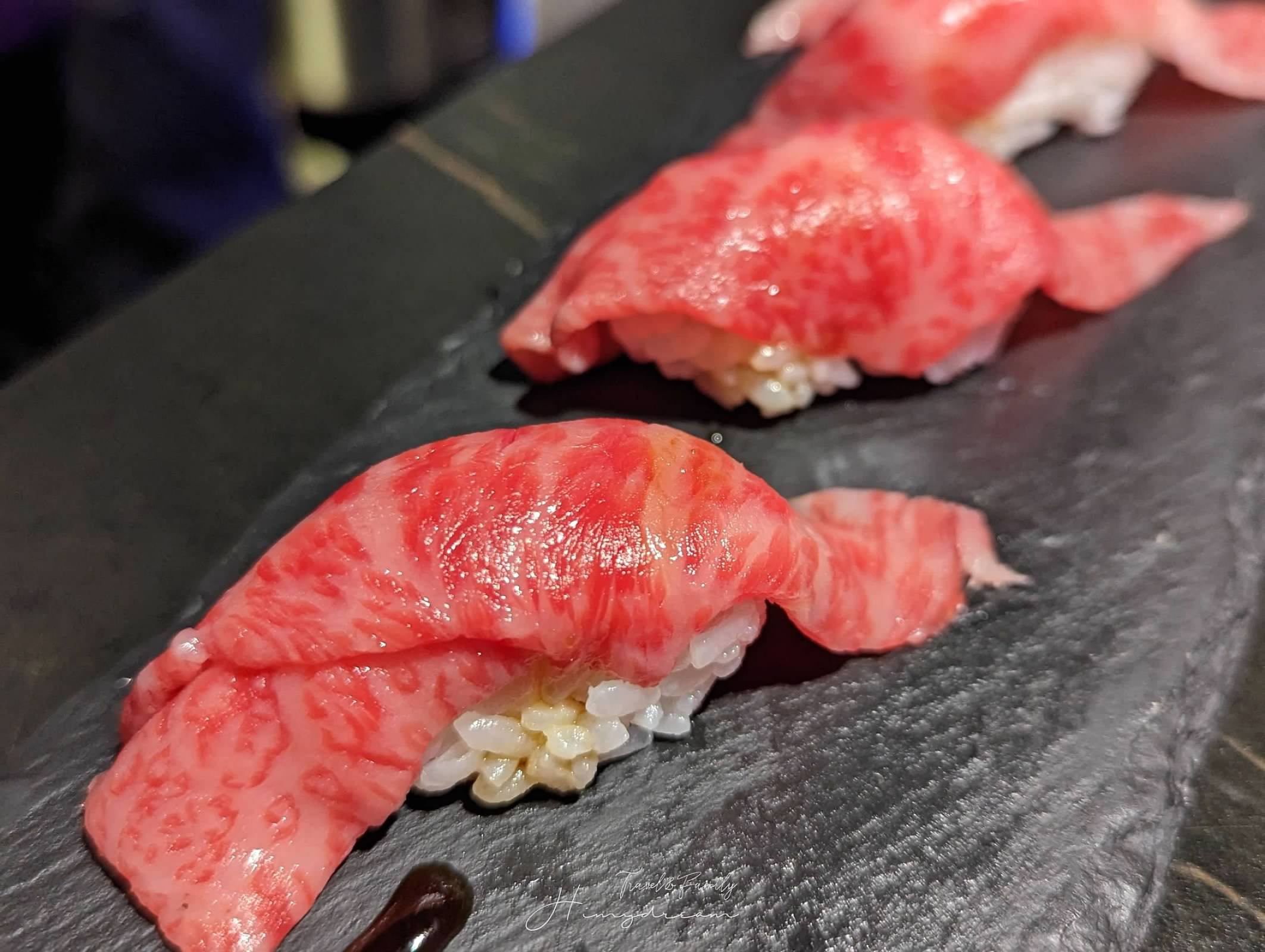 上走走日式無菜單燒肉專門店-千元超值和牛料理- 置身在水族館內的燒肉店- 新竹人氣餐廳 -金箔冰淇淋-生牛肉海膽手卷-和牛握壽司-新竹生日聚餐推薦-新竹大餐推薦-新竹氣氛餐廳-新竹人氣燒肉-新竹燒肉-新竹無菜單-新竹日料-新竹海鮮推薦-新竹吃和牛 新竹Ａ5和牛-和牛吃到飽-新竹和牛店-和牛無菜單-新竹必吃燒肉 
