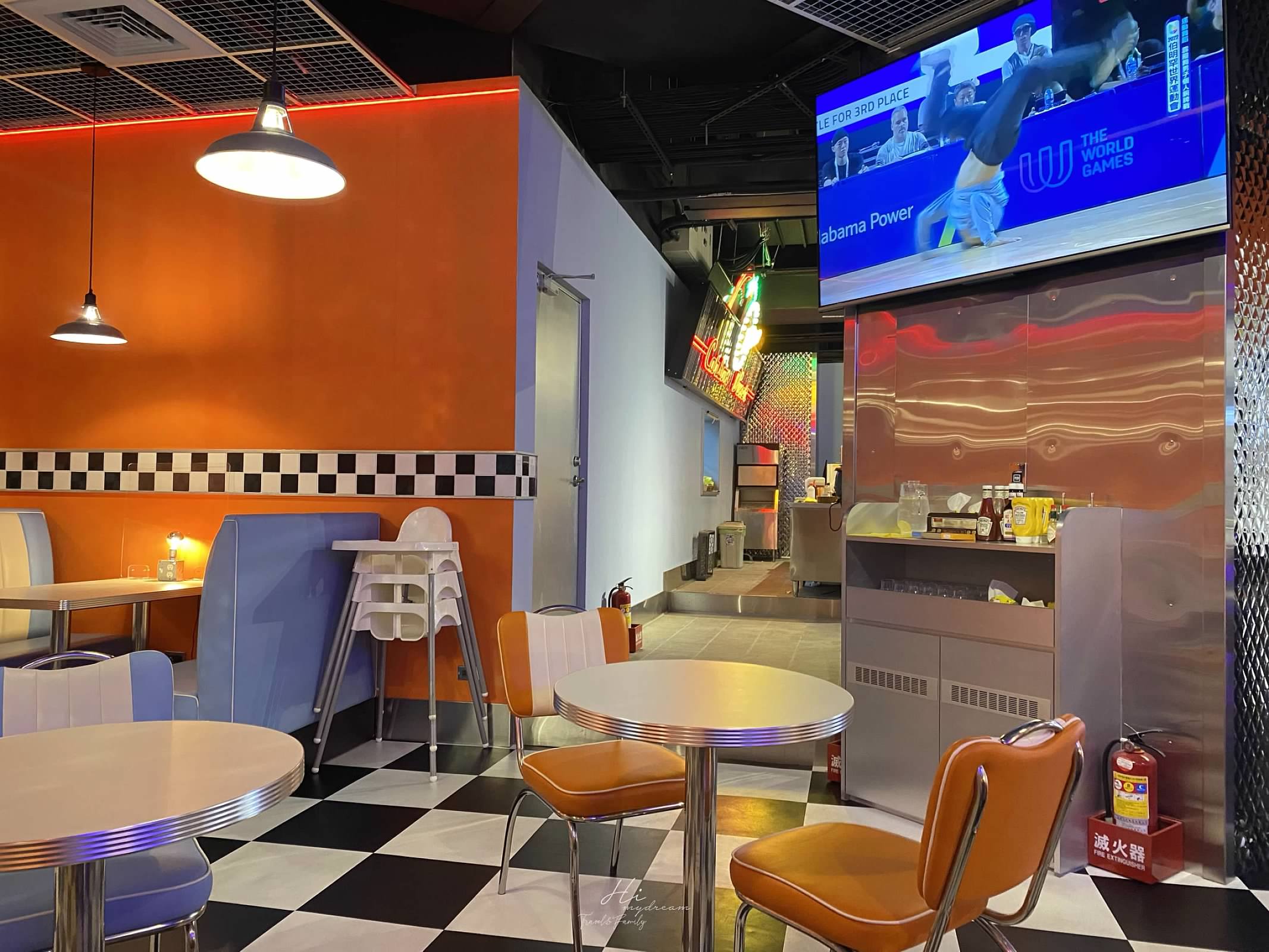 “-himydream卡森復古美式餐廳- Global Mall A19 - 好像怪奇物語的美式速食漢堡餐廳 - 漢堡義大利麵咖啡- 青埔美式餐廳- 桃園a19美食餐廳- - - -桃園a19美食 -桃園a19美食 看完棒球吃什麼-棒球美食 -看完棒球聚餐-青埔聚餐 