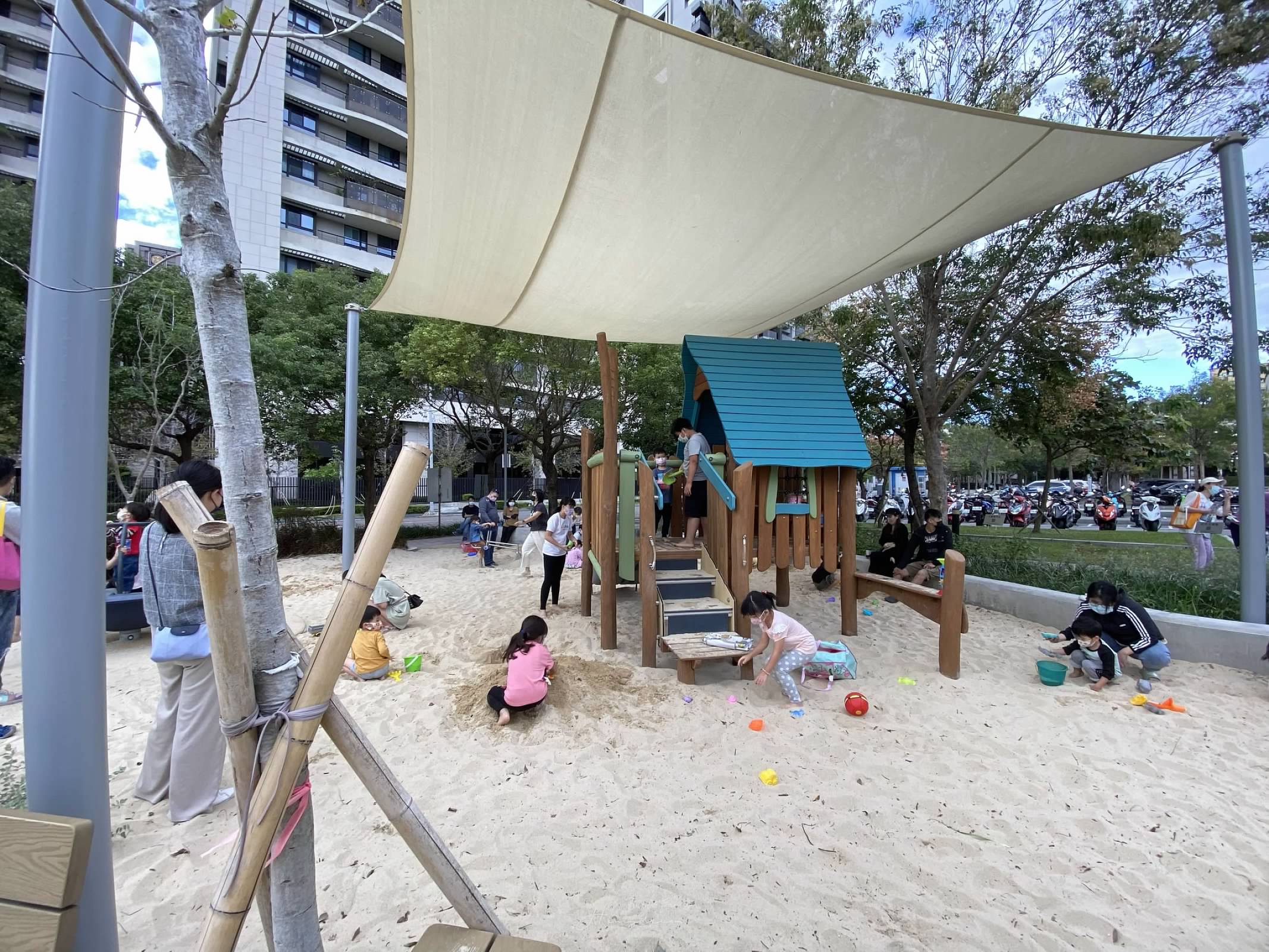 AI智慧園區公園 -滑步車練習場- 共融式公園- 新竹公園超大溜滑梯 -新竹公園沙坑-新竹公園攀岩-好停車-適合野餐溜孩子- 兒童腳踏車滑步車推薦公園-新竹公園-新竹滑步車公園-台灣滑步車公園- 北台灣滑步車公園-北台灣滑步車練習場- 越野腳踏車練習-滑步車練習場-空曠大草原丟球-新竹空曠大草原丟球-森林蝴蝶攀爬網-腳踏車坡度跑道-新竹腳踏車坡度跑道台灣腳踏車坡度跑道-北台灣腳踏車坡度跑道-新竹免費景點推薦 