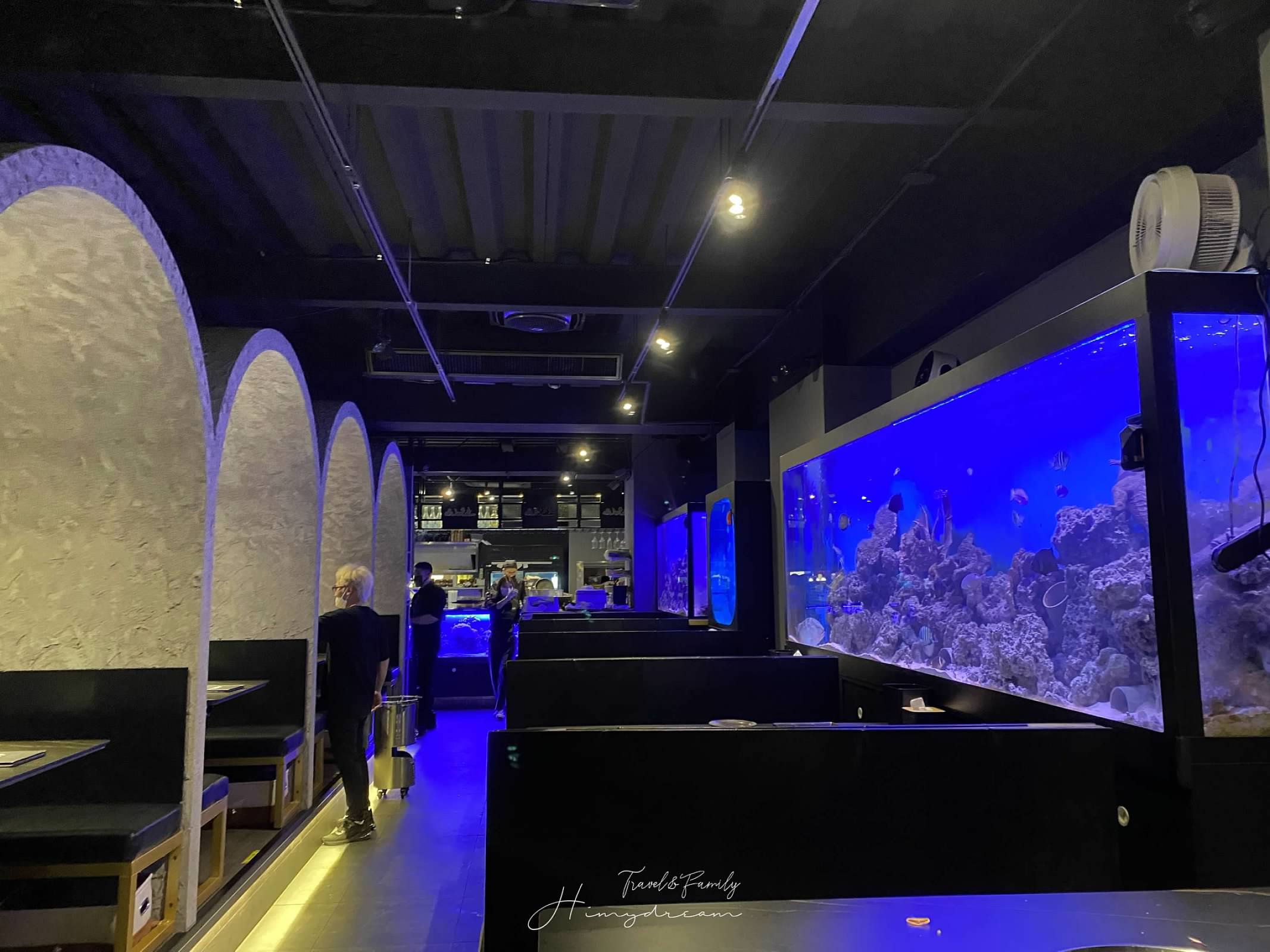 上走走日式無菜單燒肉專門店-千元超值和牛料理- 置身在水族館內的燒肉店- 新竹人氣餐廳 -金箔冰淇淋-生牛肉海膽手卷-和牛握壽司-新竹生日聚餐推薦-新竹大餐推薦-新竹氣氛餐廳-新竹人氣燒肉-新竹燒肉-新竹無菜單-新竹日料-新竹海鮮推薦-新竹吃和牛 新竹Ａ5和牛-和牛吃到飽-新竹和牛店-和牛無菜單-新竹必吃燒肉 