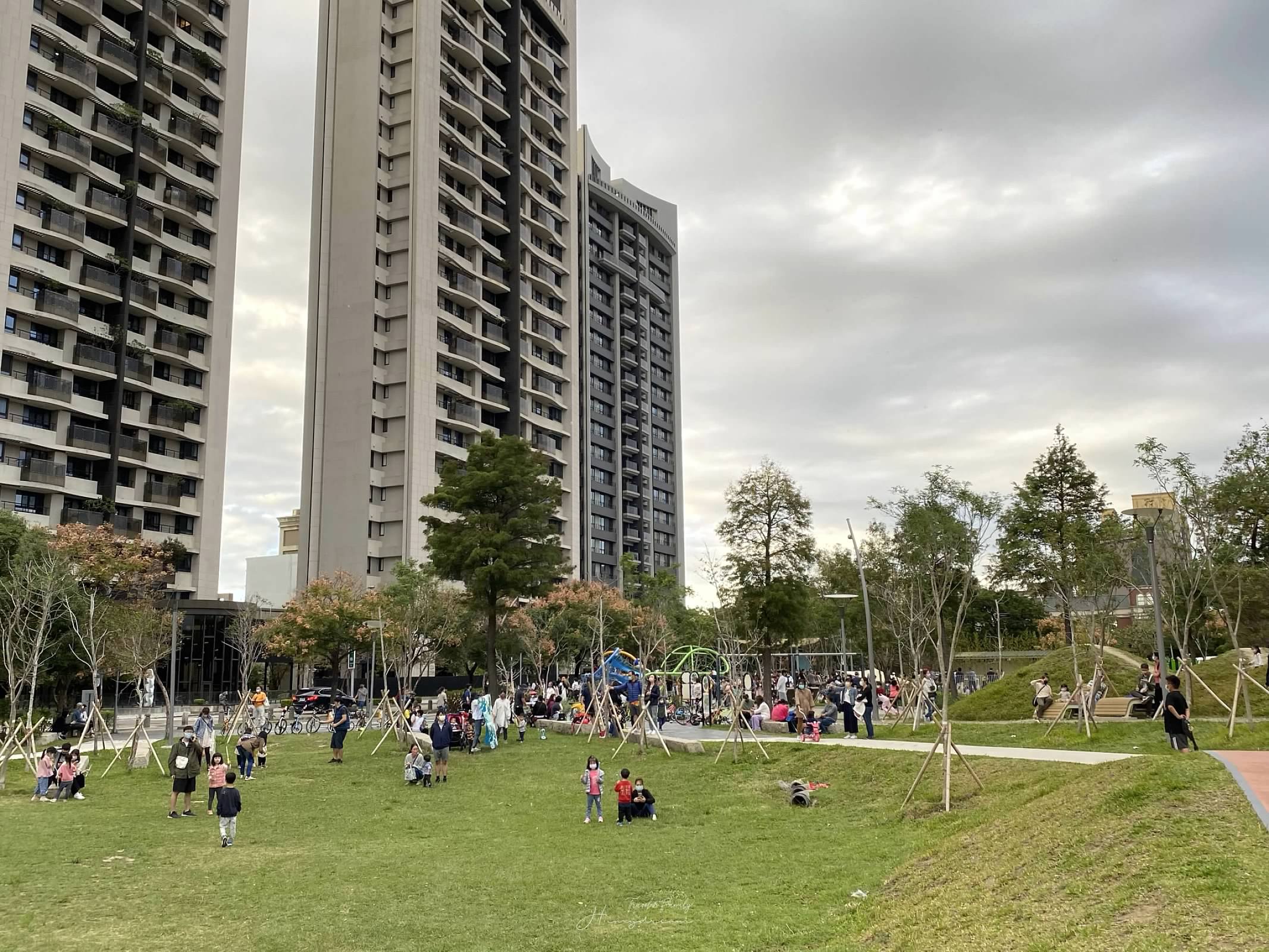 AI智慧園區公園 -滑步車練習場- 共融式公園- 新竹公園超大溜滑梯 -新竹公園沙坑-新竹公園攀岩-好停車-適合野餐溜孩子- 兒童腳踏車滑步車推薦公園-新竹公園-新竹滑步車公園-台灣滑步車公園- 北台灣滑步車公園-北台灣滑步車練習場- 越野腳踏車練習-滑步車練習場-空曠大草原丟球-新竹空曠大草原丟球-森林蝴蝶攀爬網-腳踏車坡度跑道-新竹腳踏車坡度跑道台灣腳踏車坡度跑道-北台灣腳踏車坡度跑道-新竹免費景點推薦 