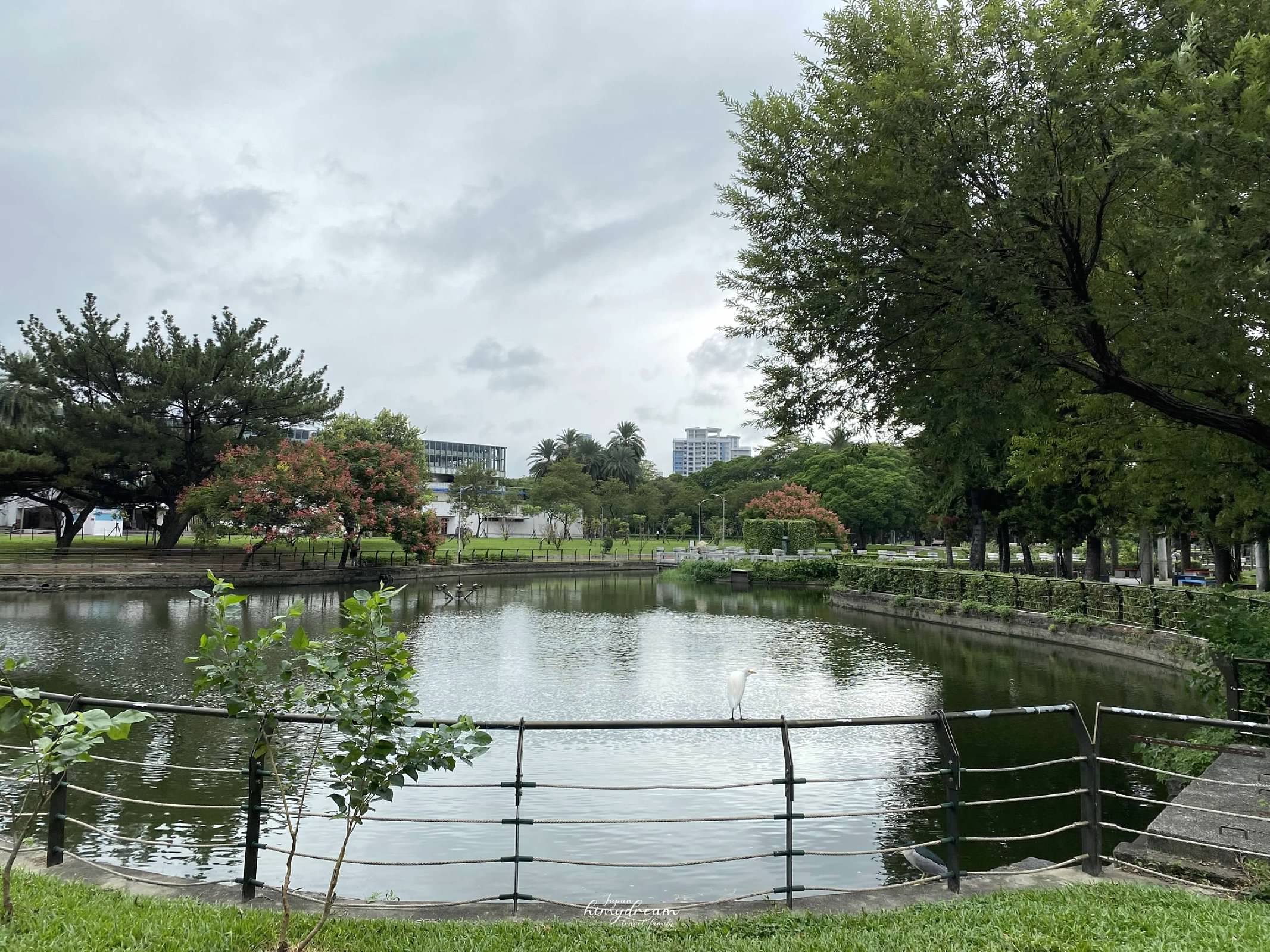 萬華親子館-台北雨天室內免費景點 -跳跳床免費-專屬幼兒0-2 -嬰兒爬行遊玩區-青年公園-魚池-溜滑梯 -近南機場夜市-台北親子景點推薦-台北雨天免費景點-台北小汽車免費-台北市內免費景點-嬰兒適合帶去哪玩-嬰兒免費景點-幼兒免費放電場所-跳跳床免費課程-免費跳床-訓練平衡感遊戲區-免費訓練平衡感玩具