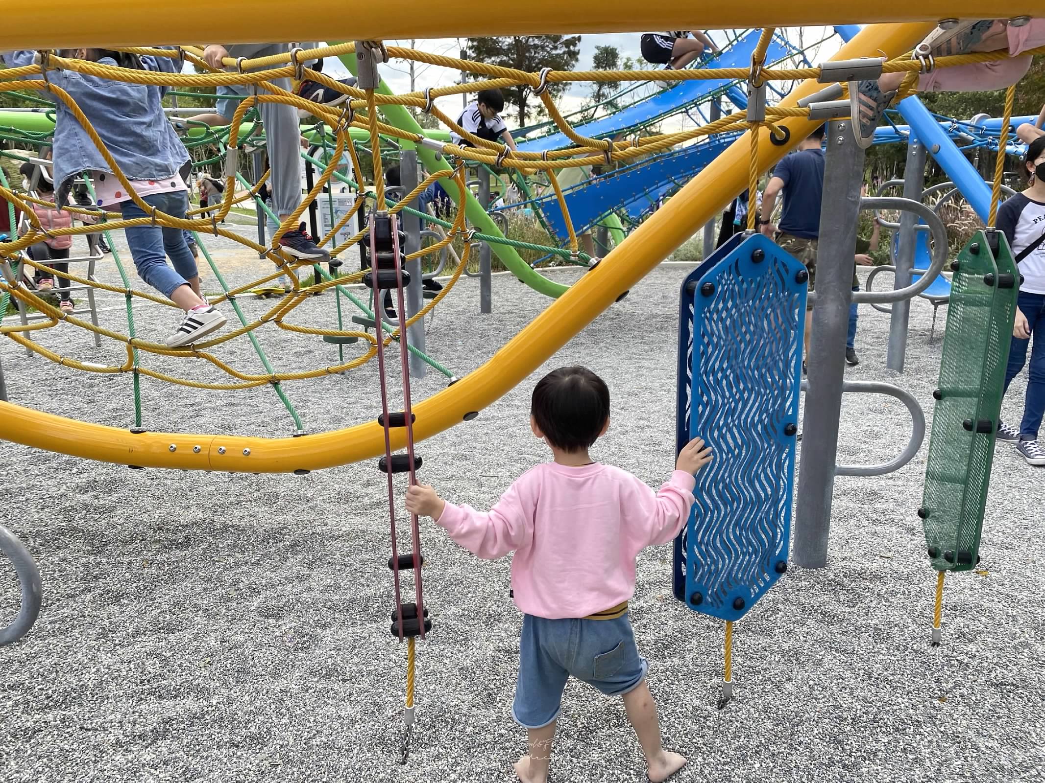 AI智慧園區公園 -滑步車練習場- 共融式公園- 新竹公園超大溜滑梯 -新竹公園沙坑-新竹公園攀岩-好停車-適合野餐溜孩子- 兒童腳踏車滑步車推薦公園-新竹公園-新竹滑步車公園-台灣滑步車公園- 北台灣滑步車公園-北台灣滑步車練習場- 越野腳踏車練習-滑步車練習場-空曠大草原丟球-新竹空曠大草原丟球-森林蝴蝶攀爬網-腳踏車坡度跑道-新竹腳踏車坡度跑道台灣腳踏車坡度跑道-北台灣腳踏車坡度跑道-新竹免費景點推薦 