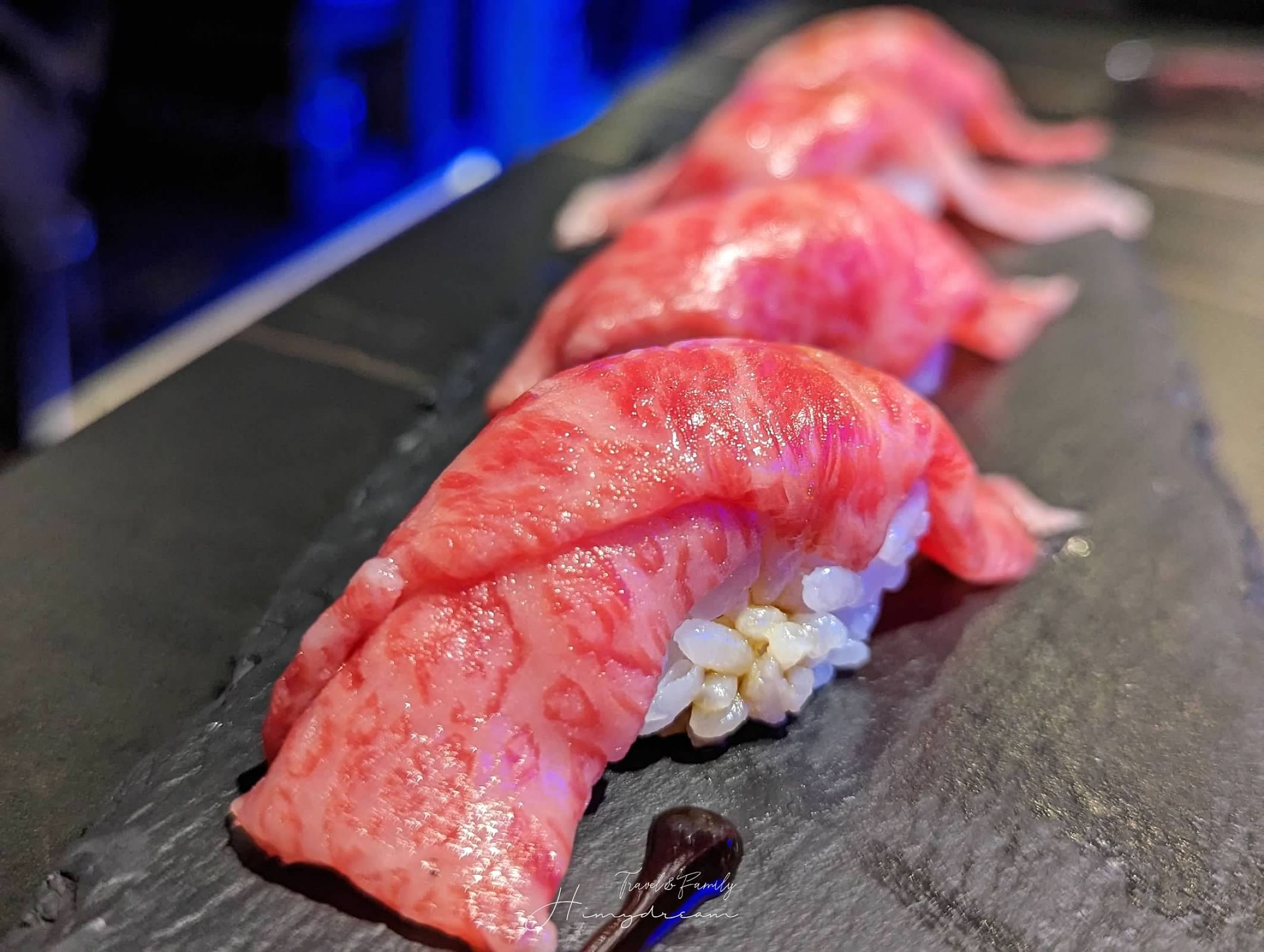 上走走日式無菜單燒肉專門店-千元超值和牛料理- 置身在水族館內的燒肉店- 新竹人氣餐廳 -金箔冰淇淋-生牛肉海膽手卷-和牛握壽司-新竹生日聚餐推薦-新竹大餐推薦-新竹氣氛餐廳-新竹人氣燒肉-新竹燒肉-新竹無菜單-新竹日料-新竹海鮮推薦-新竹吃和牛 新竹Ａ5和牛-和牛吃到飽-新竹和牛店-和牛無菜單-新竹必吃燒肉 