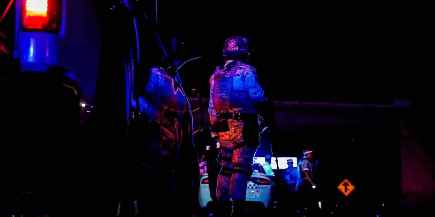 El niño de 13 años reaccionó en represalia luego de que su madre lo descubriera consumiendo alcohol; autoridades capitalinas lo detuvieron minutos después.