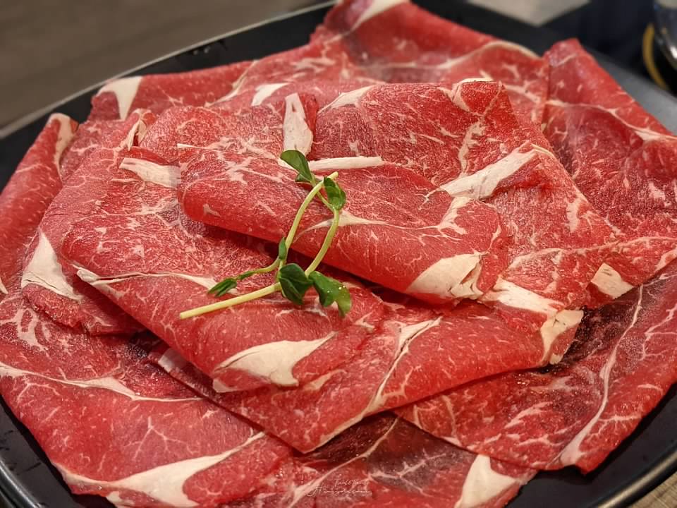 樂釜 Love Hot Pot -極上鍋物長榮店 -專門吃肉-高級肉片-櫻桃鴨肉-大推外帶也好吃-蘆洲火鍋推薦-蘆洲牛肉火鍋推薦-櫻桃鴨肉火鍋推薦-蘆洲火鍋推薦必吃-蘆洲包廂聚餐推薦-蘆洲長榮路美食-蘆洲麻辣火鍋-蘆洲高級牛肉推薦-