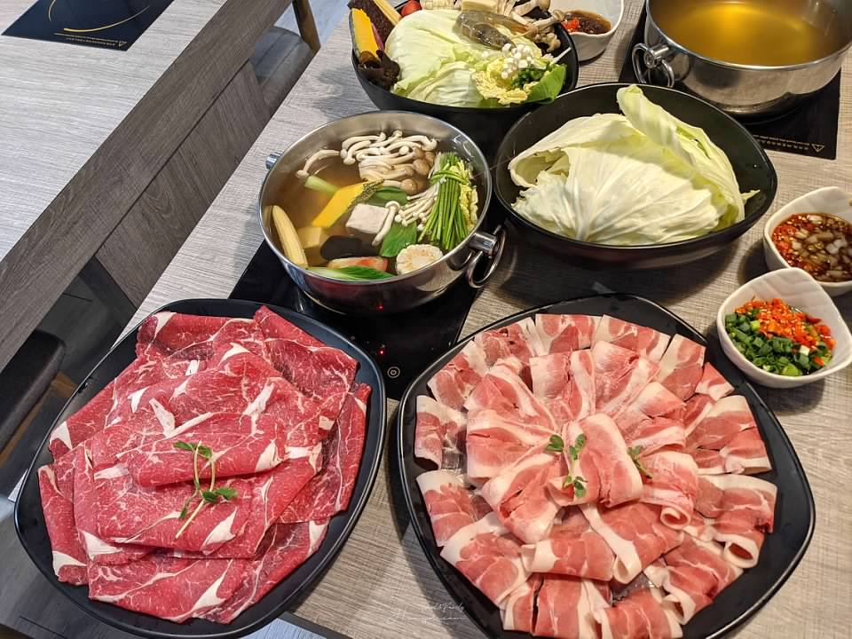 樂釜 Love Hot Pot -極上鍋物長榮店 -專門吃肉-高級肉片-櫻桃鴨肉-大推外帶也好吃-蘆洲火鍋推薦-蘆洲牛肉火鍋推薦-櫻桃鴨肉火鍋推薦-蘆洲火鍋推薦必吃-蘆洲包廂聚餐推薦-蘆洲長榮路美食-蘆洲麻辣火鍋-蘆洲高級牛肉推薦-