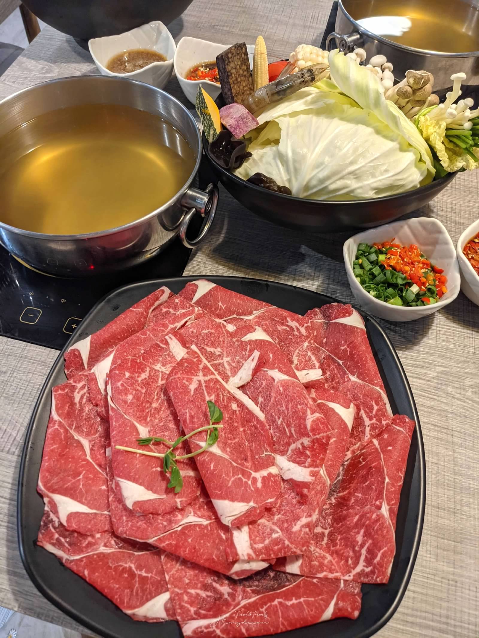 樂釜 Love Hot Pot -極上鍋物長榮店 -專門吃肉-高級肉片-櫻桃鴨肉-大推外帶也好吃-蘆洲火鍋推薦-蘆洲牛肉火鍋推薦-櫻桃鴨肉火鍋推薦-蘆洲火鍋推薦必吃-蘆洲包廂聚餐推薦-蘆洲長榮路美食-蘆洲麻辣火鍋-蘆洲高級牛肉推薦-