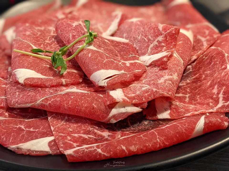 樂釜 Love Hot Pot -極上鍋物長榮店 -專門吃肉-高級肉片-櫻桃鴨肉-大推外帶也好吃-蘆洲火鍋推薦-蘆洲牛肉火鍋推薦-櫻桃鴨肉火鍋推薦-蘆洲火鍋推薦必吃-蘆洲包廂聚餐推薦-蘆洲長榮路美食-蘆洲麻辣火鍋-蘆洲高級牛肉推薦-