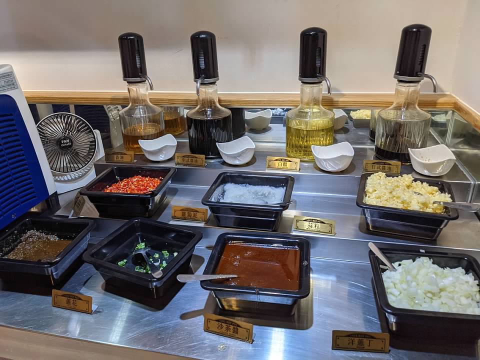 樂釜 Love Hot Pot -極上鍋物長榮店 -專門吃肉-高級肉片-櫻桃鴨肉-大推外帶也好吃-蘆洲火鍋推薦-蘆洲牛肉火鍋推薦-櫻桃鴨肉火鍋推薦-蘆洲火鍋推薦必吃-蘆洲包廂聚餐推薦-蘆洲長榮路美食-蘆洲麻辣火鍋-蘆洲高級牛肉推薦-