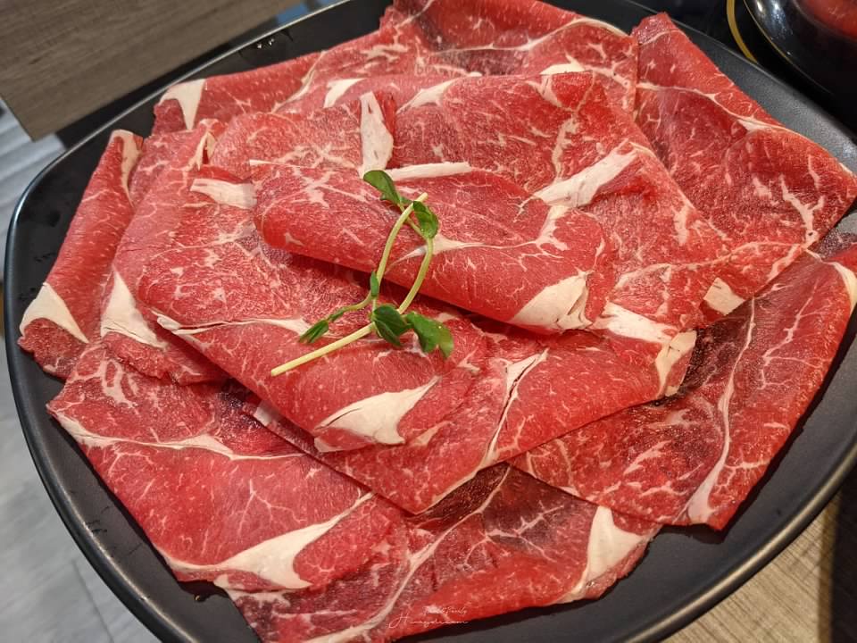 樂釜 Love Hot Pot -極上鍋物長榮店 -專門吃肉-高級肉片-櫻桃鴨肉-大推外帶也好吃-蘆洲火鍋推薦-蘆洲牛肉火鍋推薦-櫻桃鴨肉火鍋推薦-蘆洲火鍋推薦必吃-蘆洲包廂聚餐推薦-蘆洲長榮路美食-蘆洲麻辣火鍋-蘆洲高級牛肉推薦-