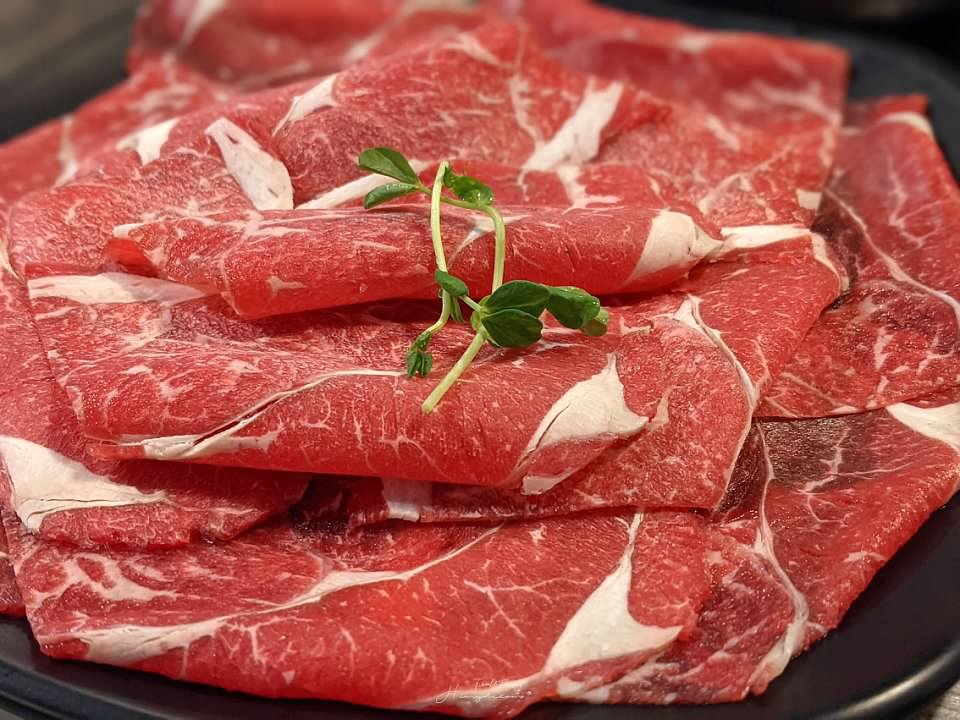 樂釜 Love Hot Pot -極上鍋物長榮店 -專門吃肉-高級肉片-櫻桃鴨肉-大推外帶也好吃-蘆洲火鍋推薦-蘆洲牛肉火鍋推薦-櫻桃鴨肉火鍋推薦-蘆洲火鍋推薦必吃-蘆洲包廂聚餐推薦-蘆洲長榮路美食-蘆洲麻辣火鍋-蘆洲高級牛肉推薦-