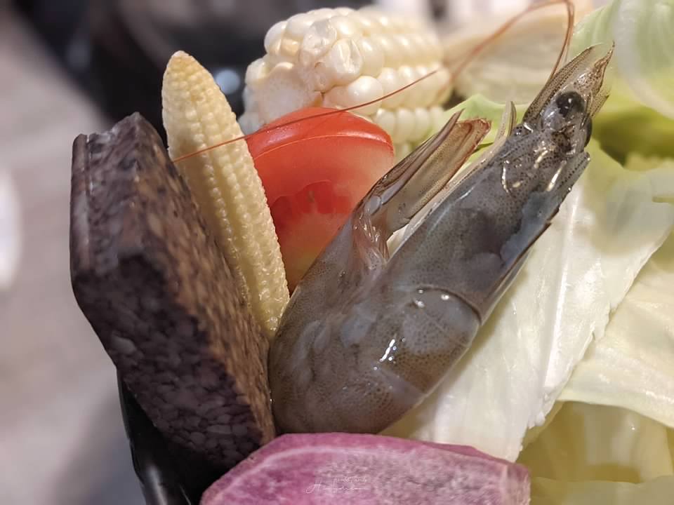 樂釜 Love Hot Pot -極上鍋物長榮店 -專門吃肉-高級肉片-櫻桃鴨肉-大推外帶也好吃-蘆洲火鍋推薦-蘆洲牛肉火鍋推薦-櫻桃鴨肉火鍋推薦-蘆洲火鍋推薦必吃-蘆洲包廂聚餐推薦-蘆洲長榮路美食-蘆洲麻辣火鍋-蘆洲高級牛肉推薦-