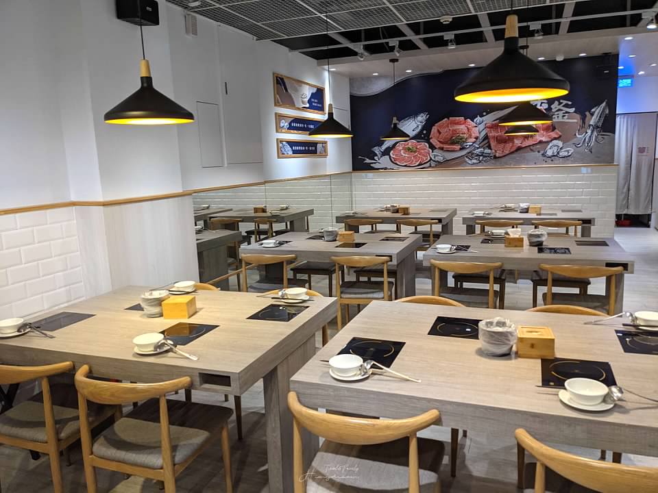 樂釜 Love Hot Pot -極上鍋物長榮店 -專門吃肉-高級肉片-櫻桃鴨肉-大推外帶也好吃-蘆洲火鍋推薦-蘆洲牛肉火鍋推薦-櫻桃鴨肉火鍋推薦-蘆洲火鍋推薦必吃-蘆洲包廂聚餐推薦-蘆洲長榮路美食-蘆洲麻辣火鍋-蘆洲高級牛肉推薦-