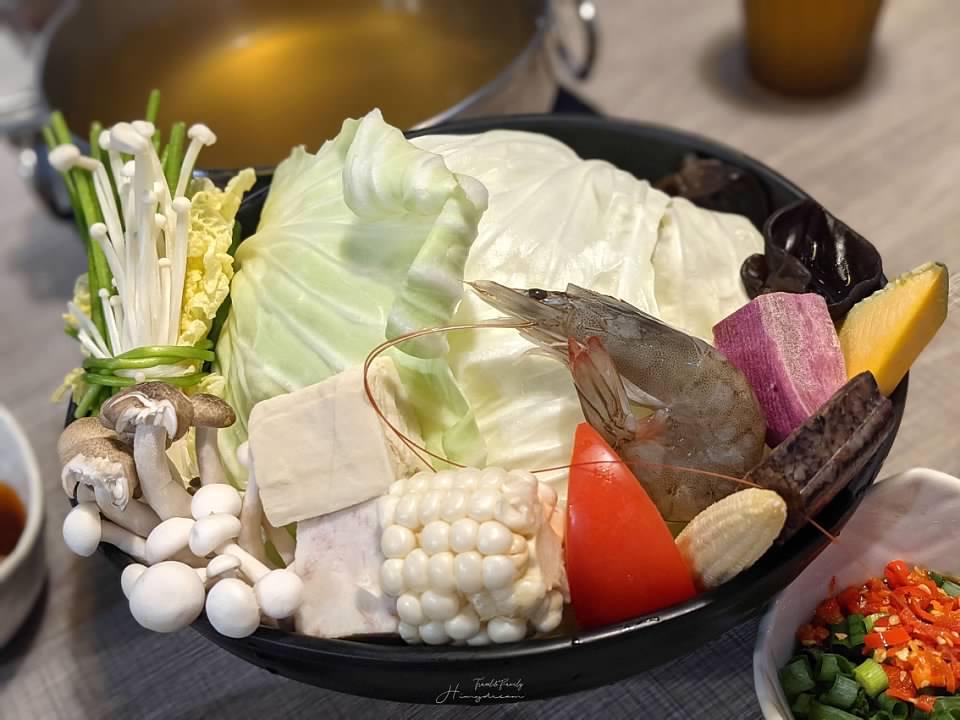 樂釜 Love Hot Pot -極上鍋物長榮店 -專門吃肉-高級肉片-櫻桃鴨肉-大推外帶也好吃-蘆洲火鍋推薦-蘆洲牛肉火鍋推薦-櫻桃鴨肉火鍋推薦-蘆洲火鍋推薦必吃-蘆洲包廂聚餐推薦-蘆洲長榮路美食-蘆洲麻辣火鍋-蘆洲高級牛肉推薦-