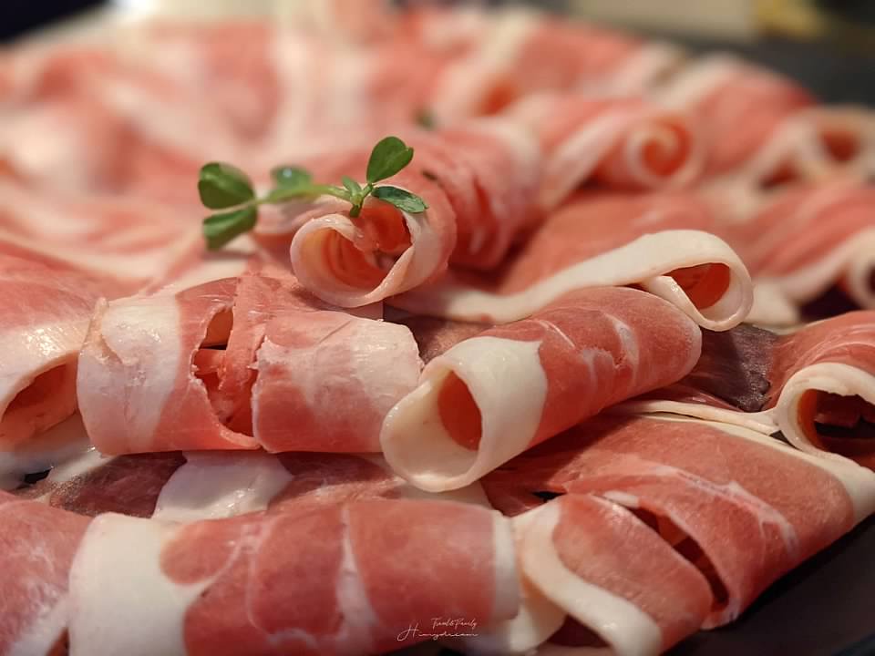 樂釜 Love Hot Pot -極上鍋物長榮店 -專門吃肉-高級肉片-櫻桃鴨肉-大推外帶也好吃-蘆洲火鍋推薦-蘆洲牛肉火鍋推薦-櫻桃鴨肉火鍋推薦-蘆洲火鍋推薦必吃-蘆洲包廂聚餐推薦-蘆洲長榮路美食-蘆洲麻辣火鍋-蘆洲高級牛肉推薦-