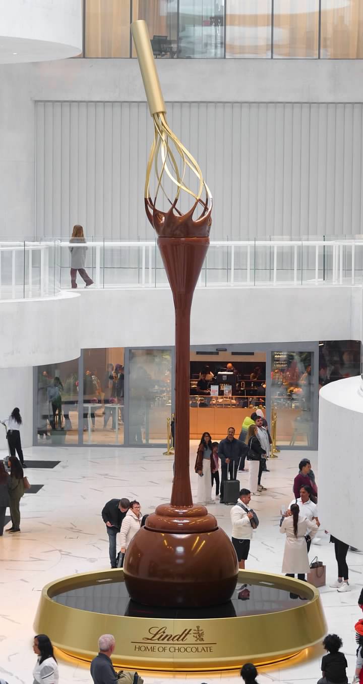 The World's tallest free standing chocolate fountain