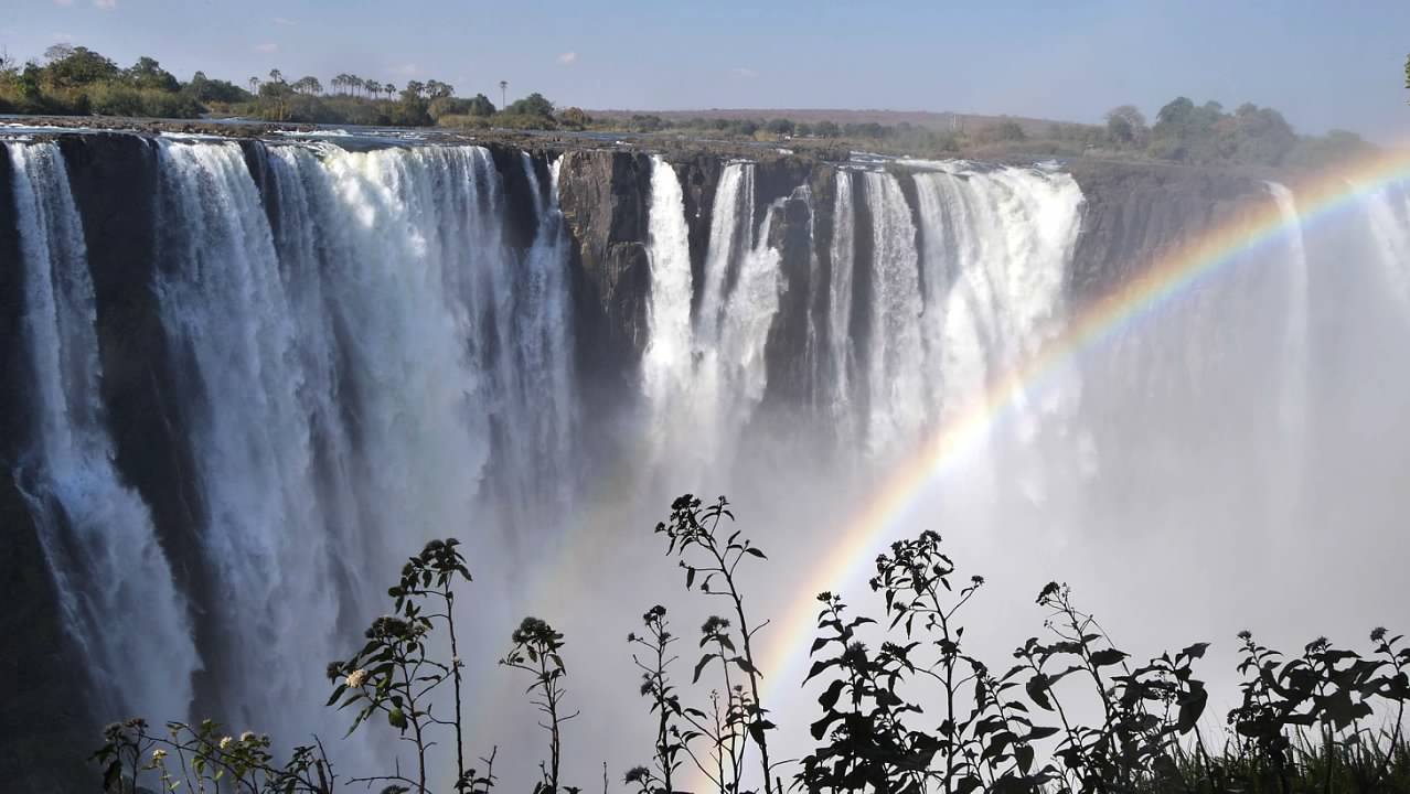 Main falls at Victoria Falls
