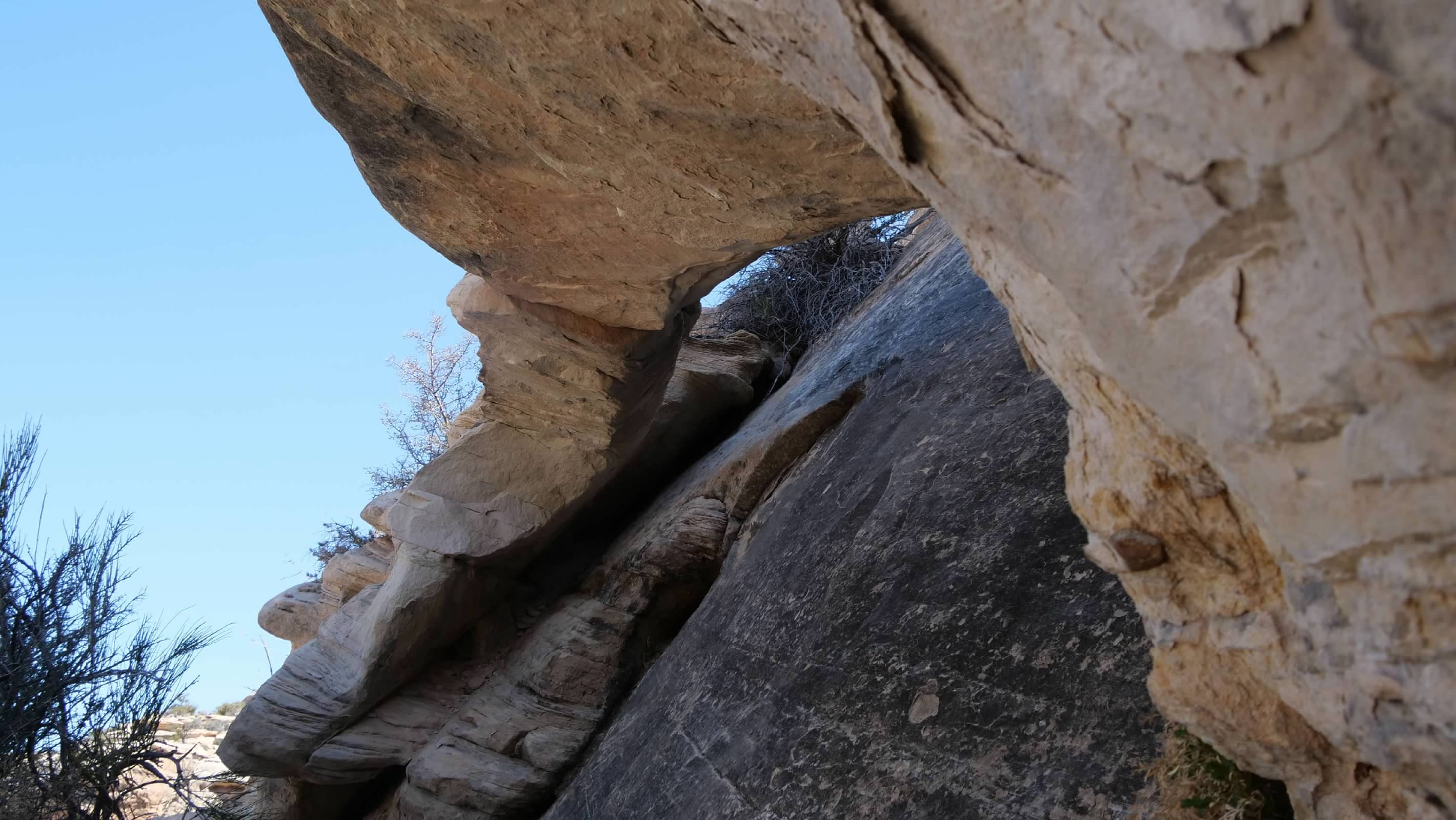 Small arch along the trail to Kachina Bridge