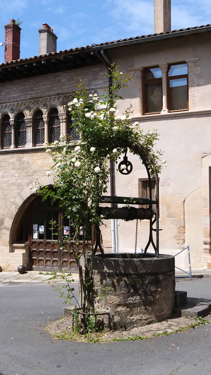A well on the streets of Cluny