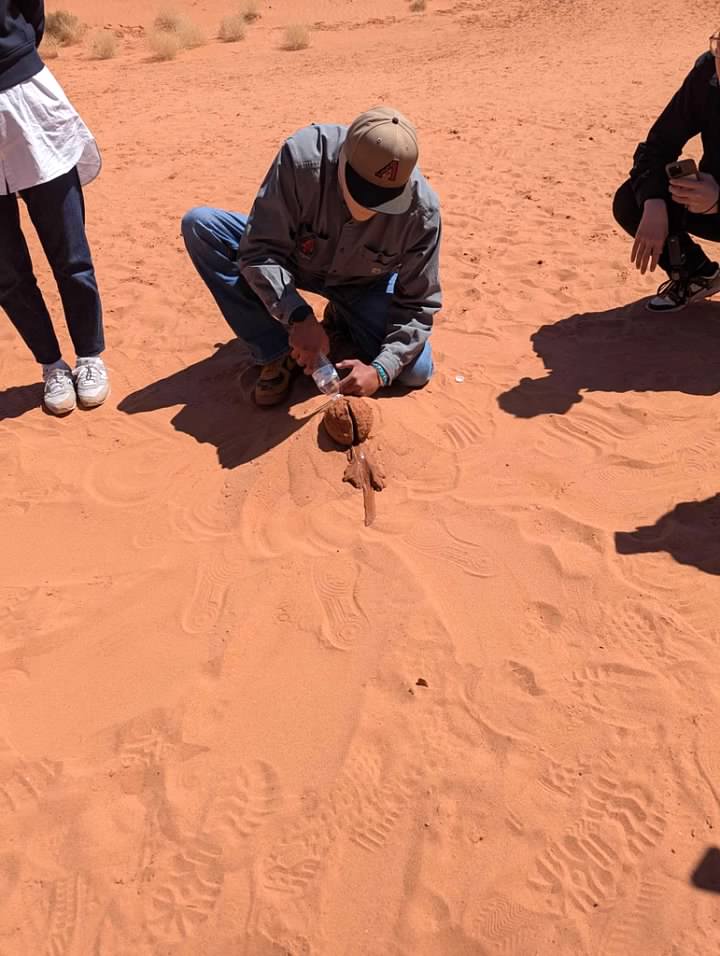 Demonstrating slot canyon geology