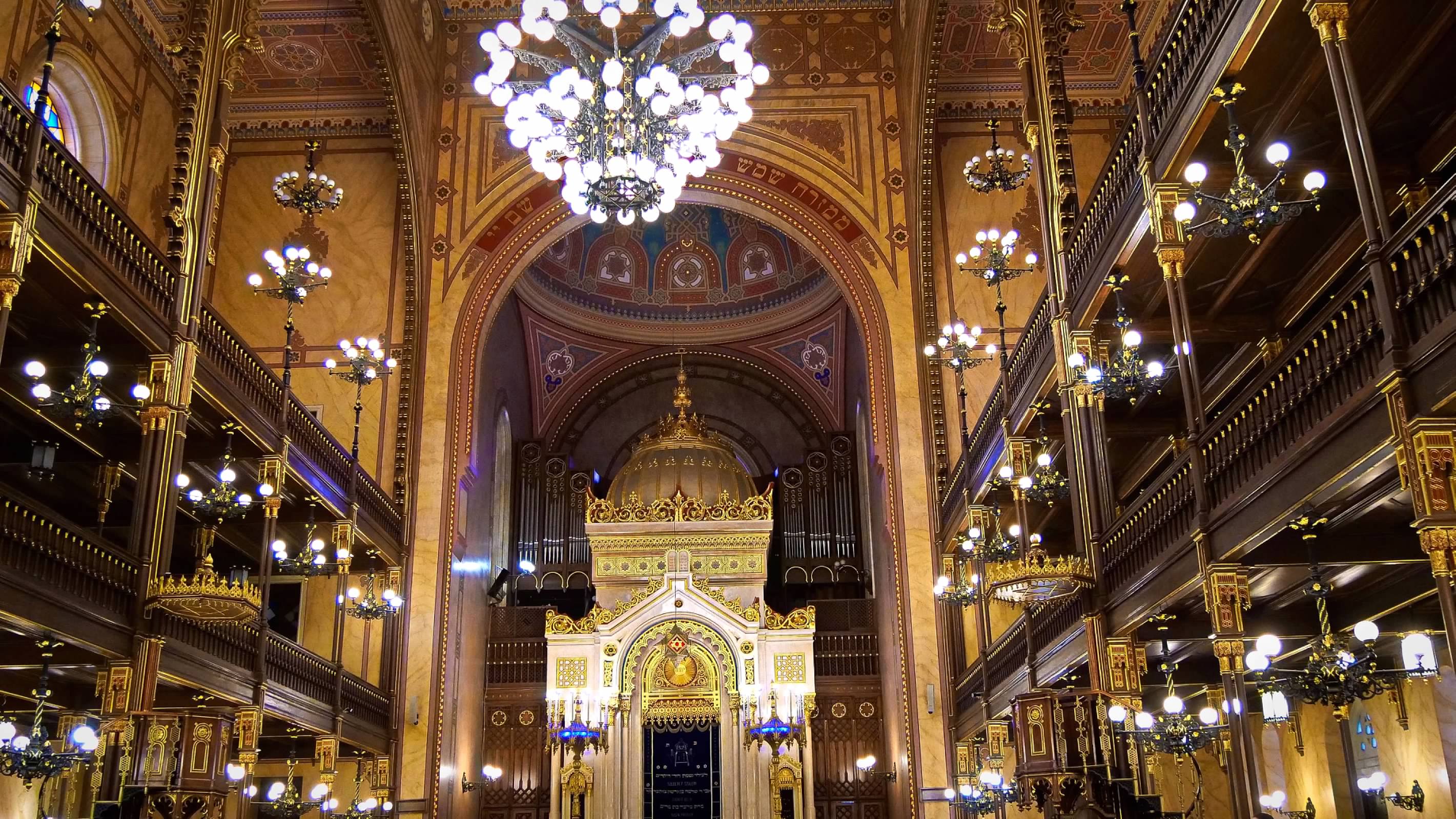 The interior of the Dohny Street Synagogue