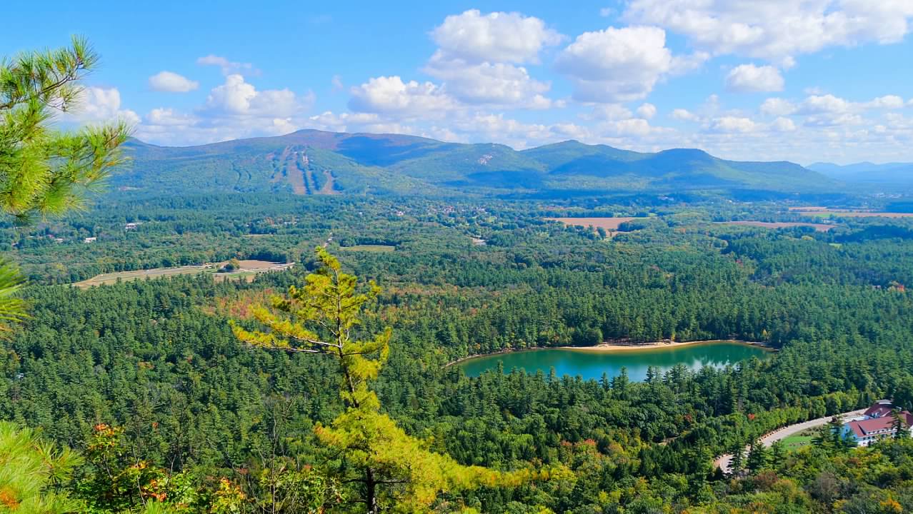 Echo Lake as seen from Cathedral Ledge