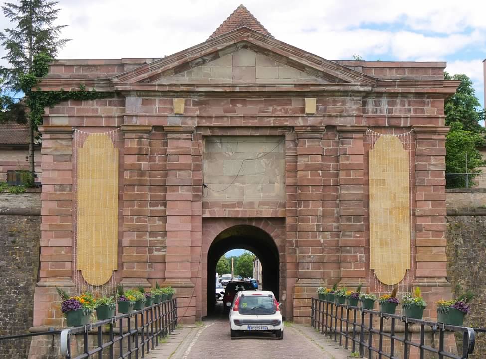 Neuf-Brisach gate