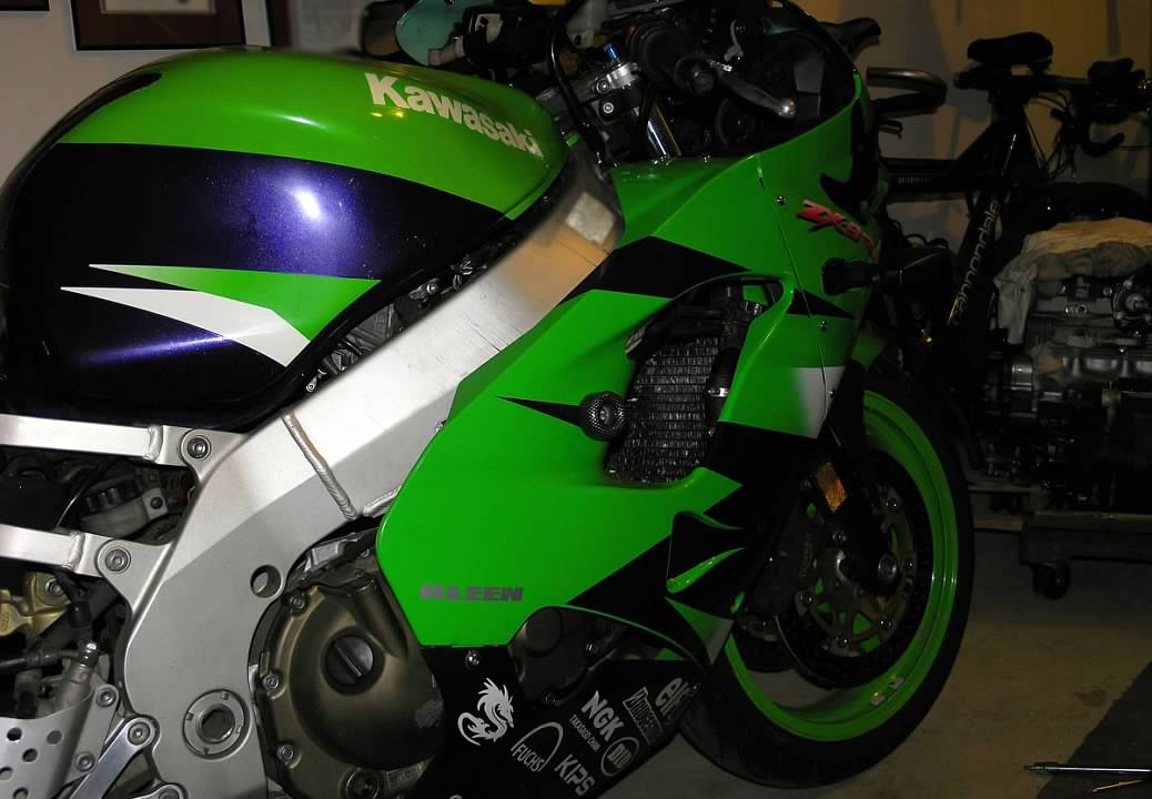 t's 2002 ZX9R randomly backfiring, regaining, losing power while